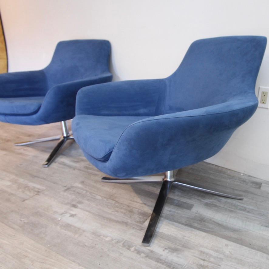 Pair of Bob Swivel Chairs by Pearson Lloyd for Coalesse In Good Condition In New London, CT