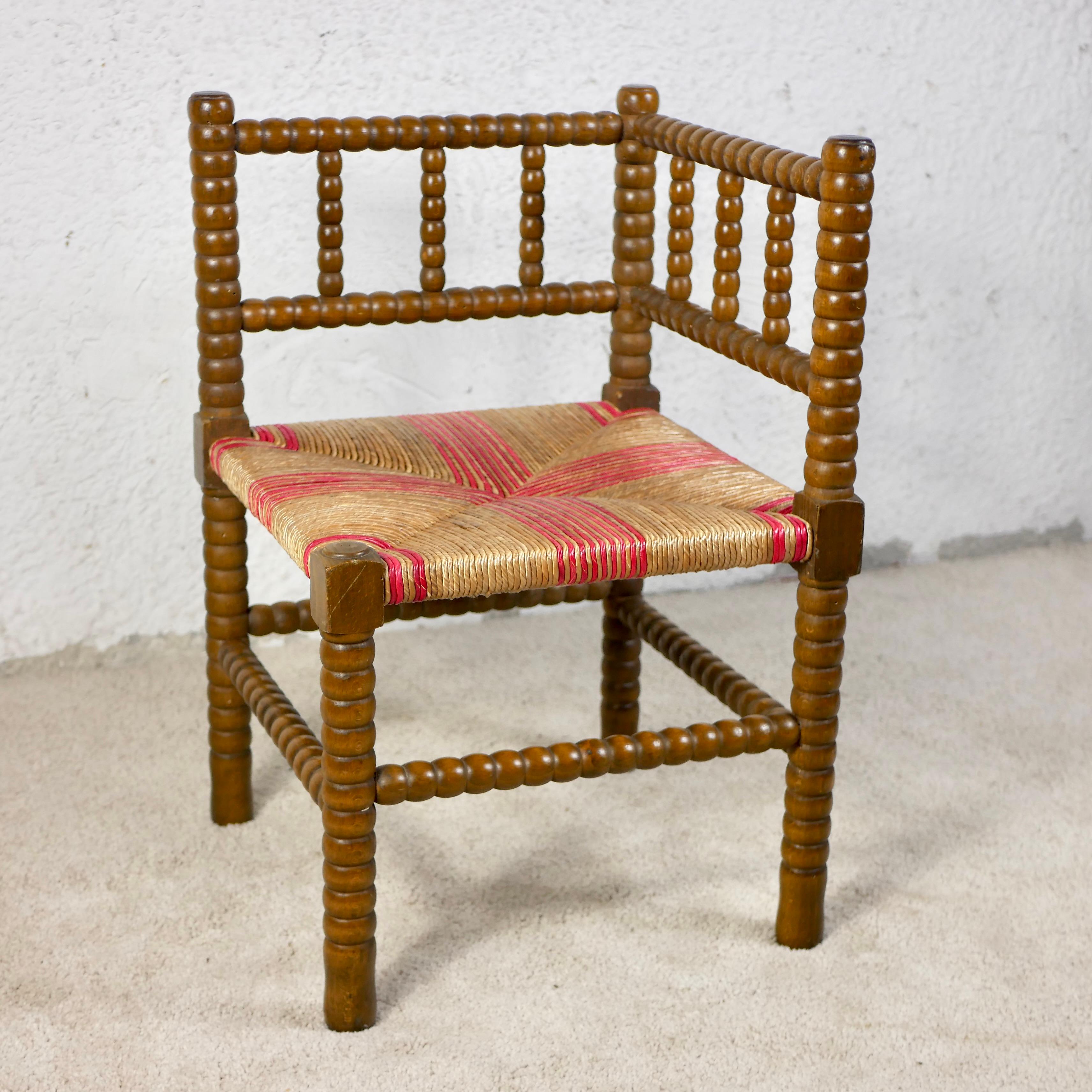 Pair of Bobbin corner chairs, wood and straw, France, early 20th century For Sale 2