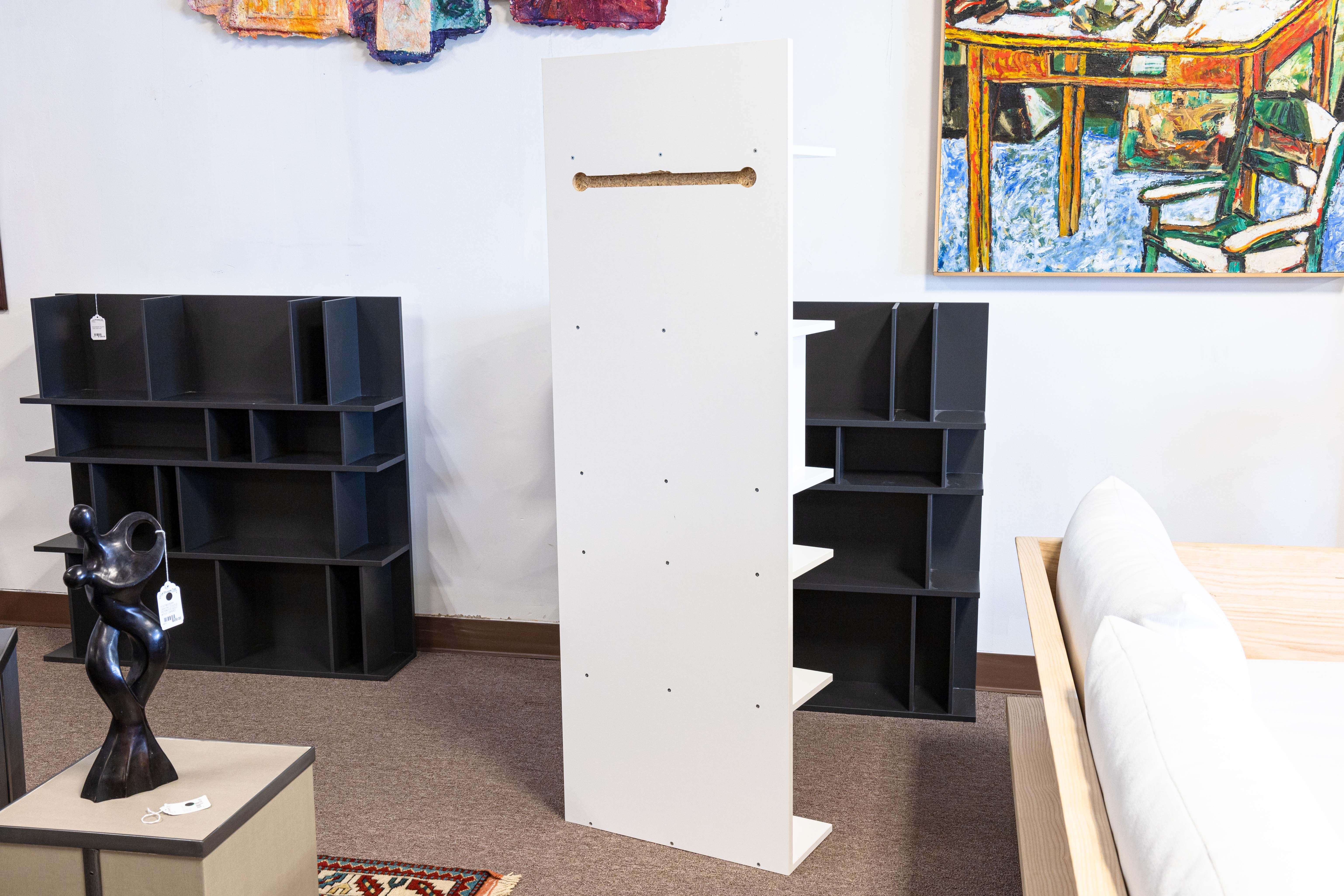 Lacca Coppia di scaffali contemporanei BoConcept Como System laccato bianco opaco in vendita