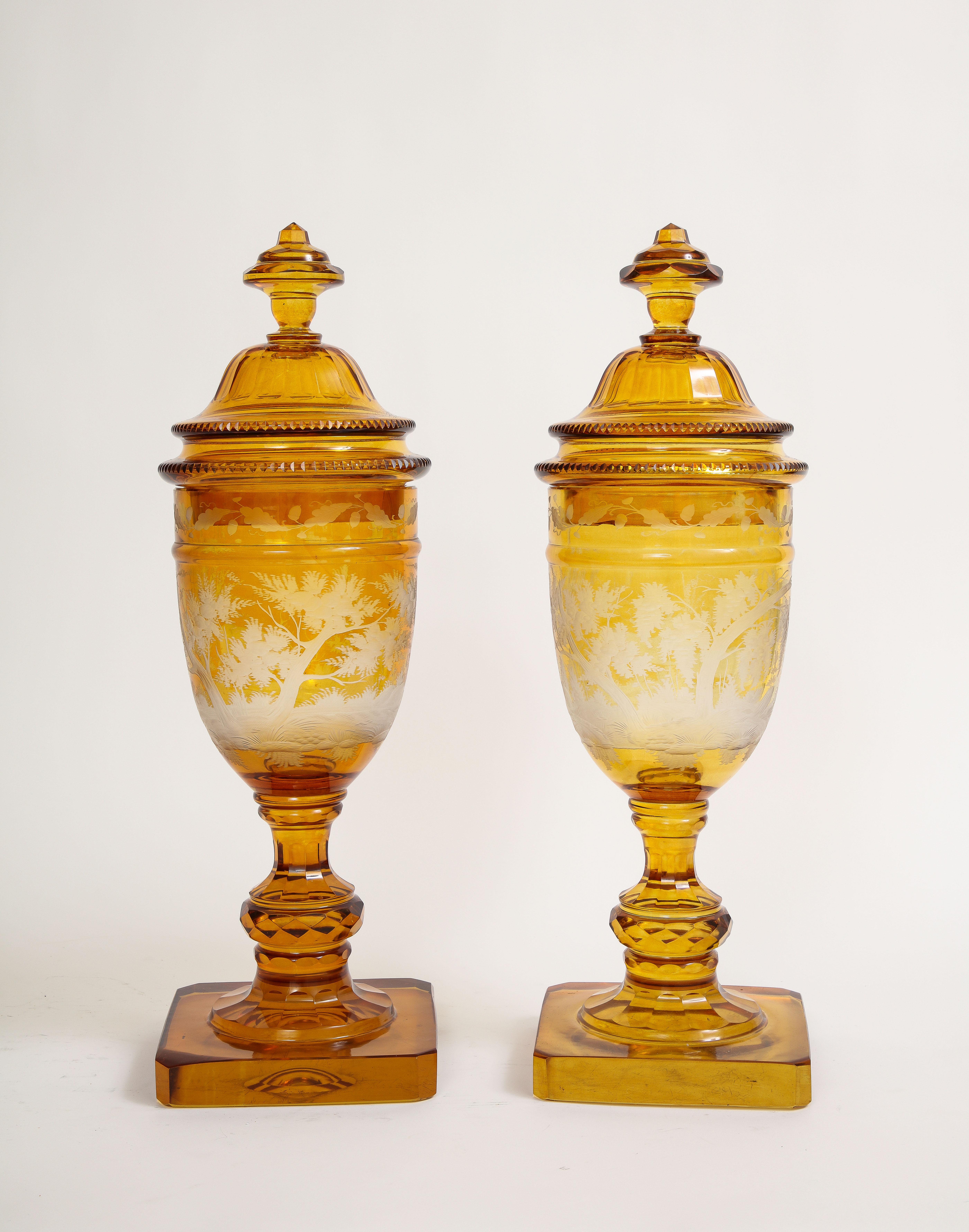 Paire de pokals de Bohème sculptés et gravés à la main, 1880 en vente 3