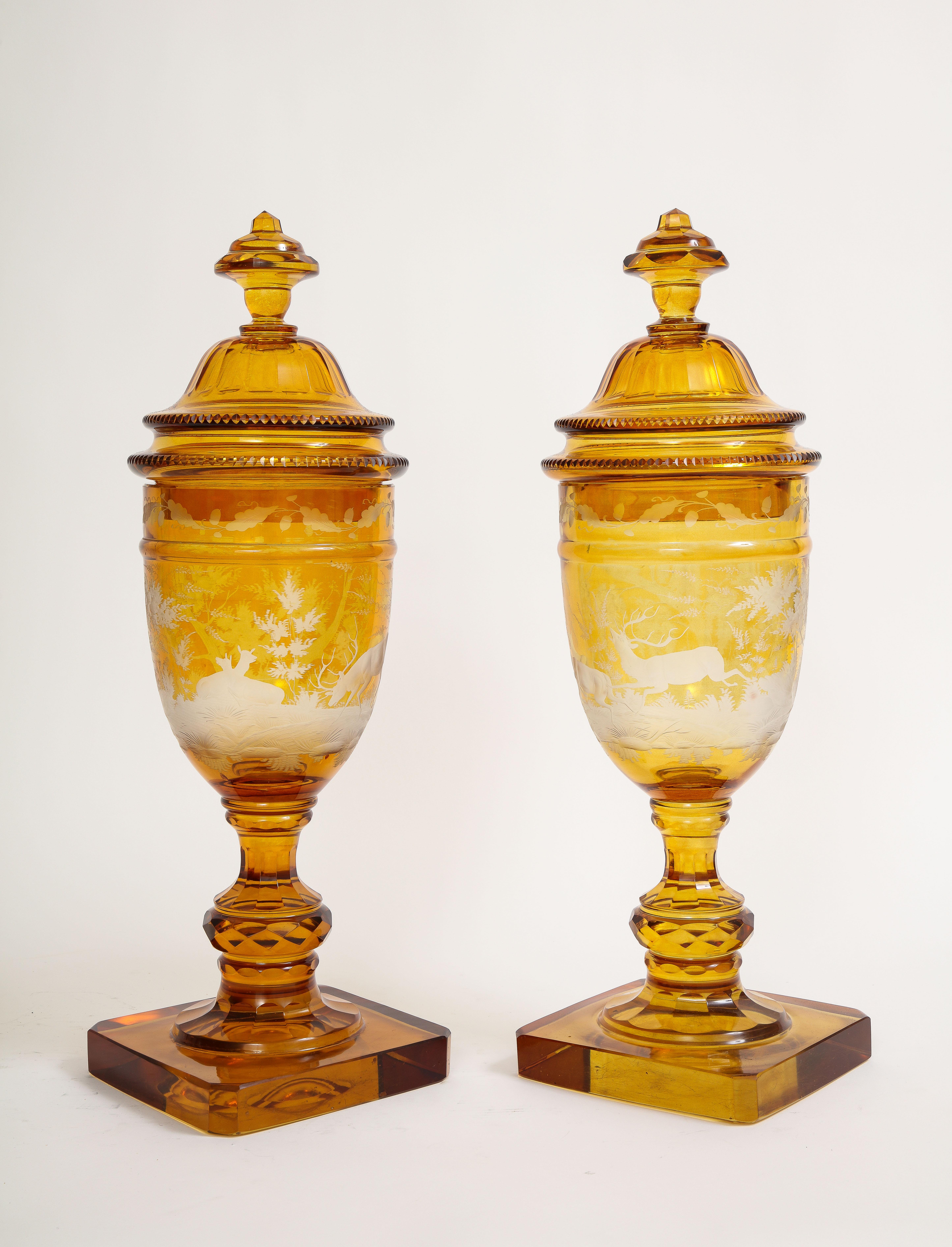 Tchèque Paire de pokals de Bohème sculptés et gravés à la main, 1880 en vente