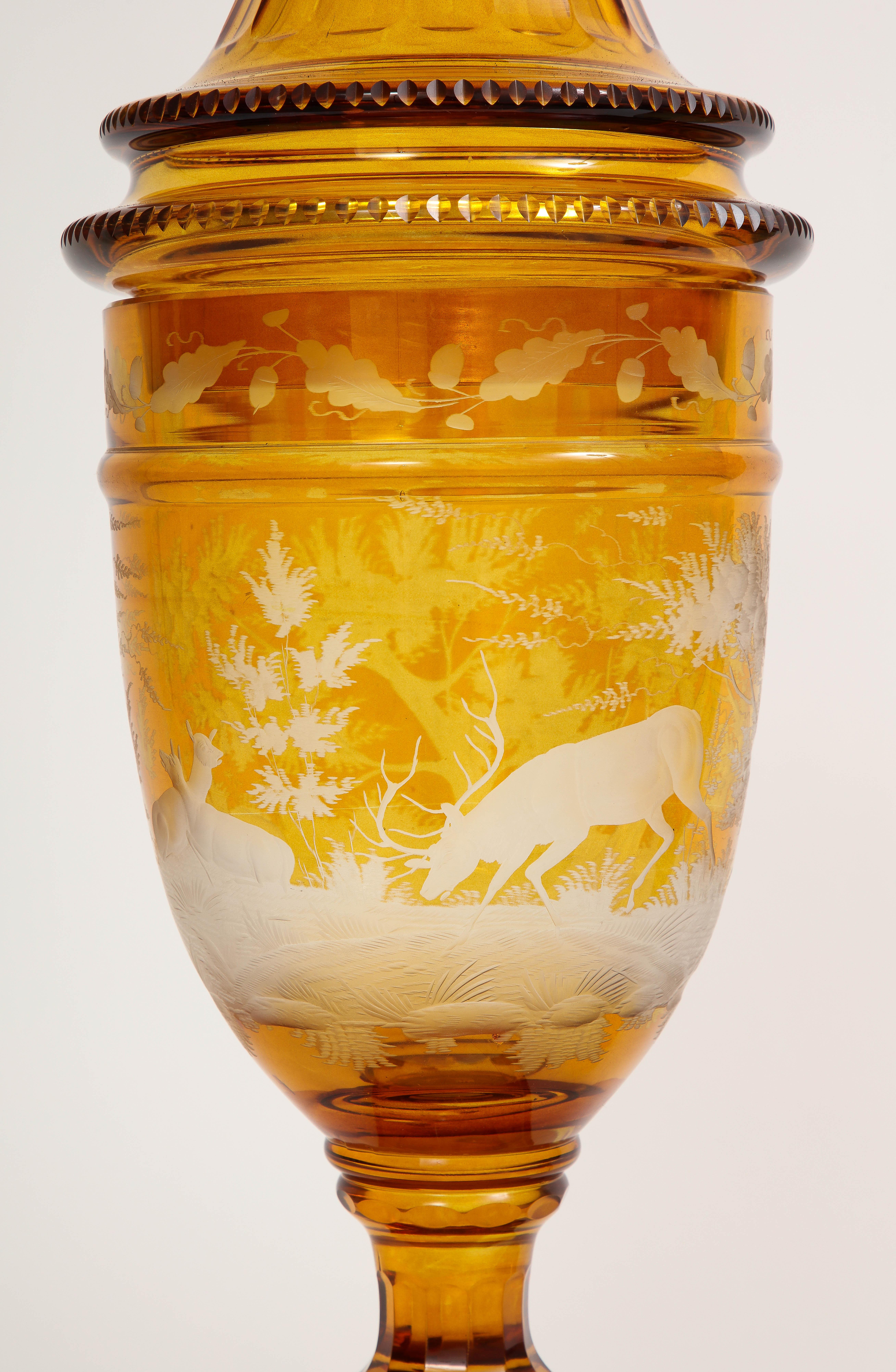 Cristal Paire de pokals de Bohème sculptés et gravés à la main, 1880 en vente