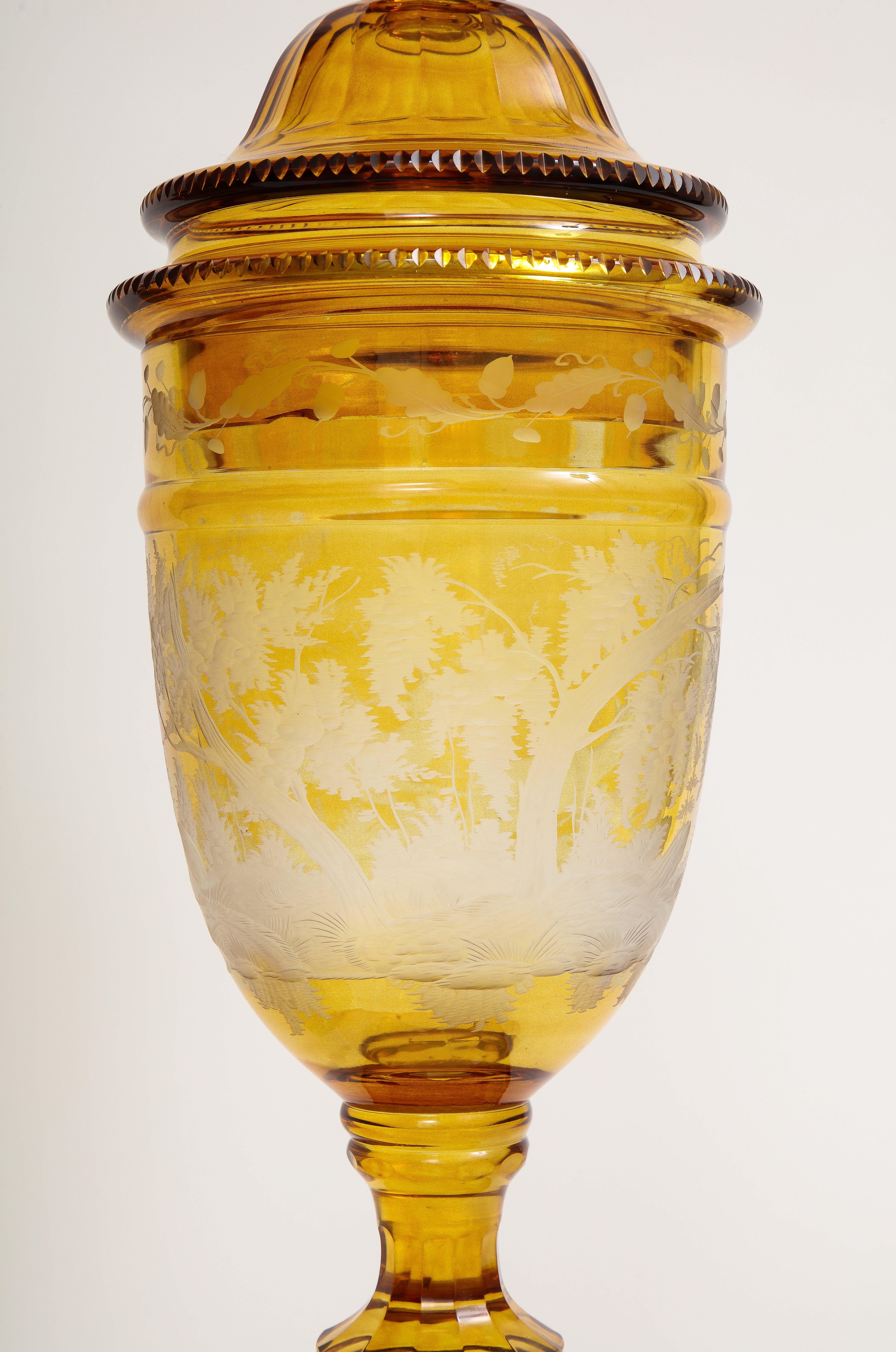 Paire de pokals de Bohème sculptés et gravés à la main, 1880 en vente 1