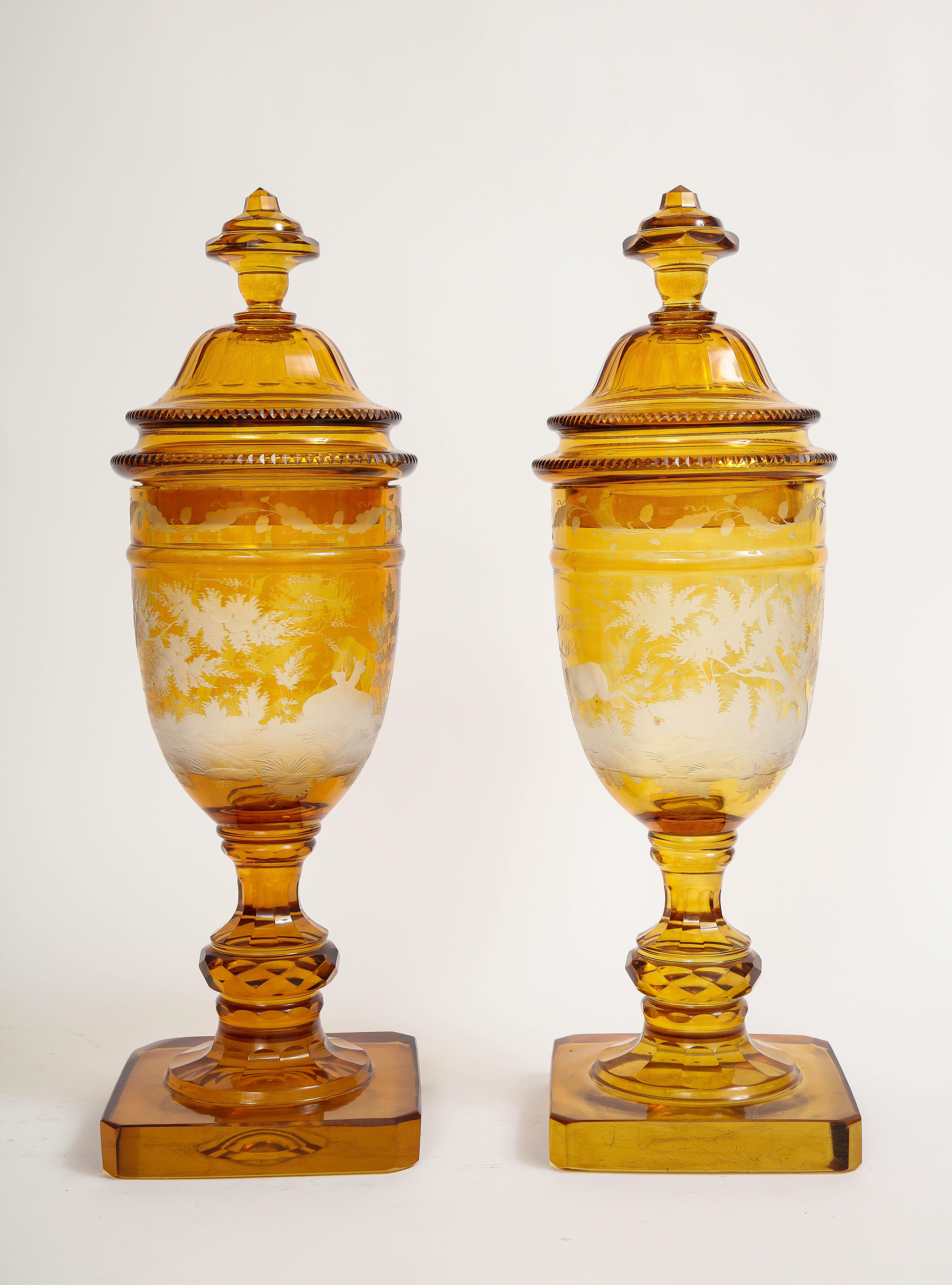 Paire de pokals de Bohème sculptés et gravés à la main, 1880 en vente 2