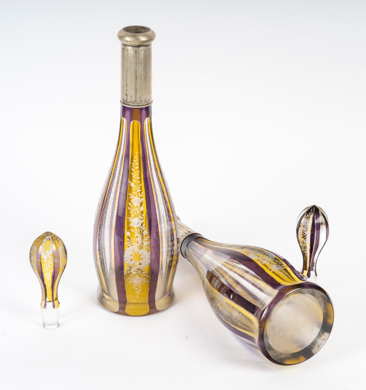 Pareja de decantadores de cristal de Bohemia, principios del siglo XX, estilo Napoleón III. en Bueno estado para la venta en Saint-Ouen, FR