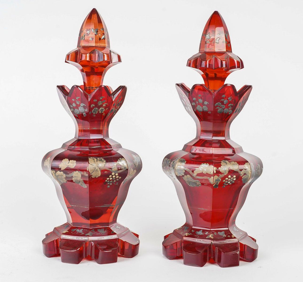 Paire de flacons à parfum en cristal de Bohême, XIXe siècle, période Napoléon III. Bon état - En vente à Saint-Ouen, FR