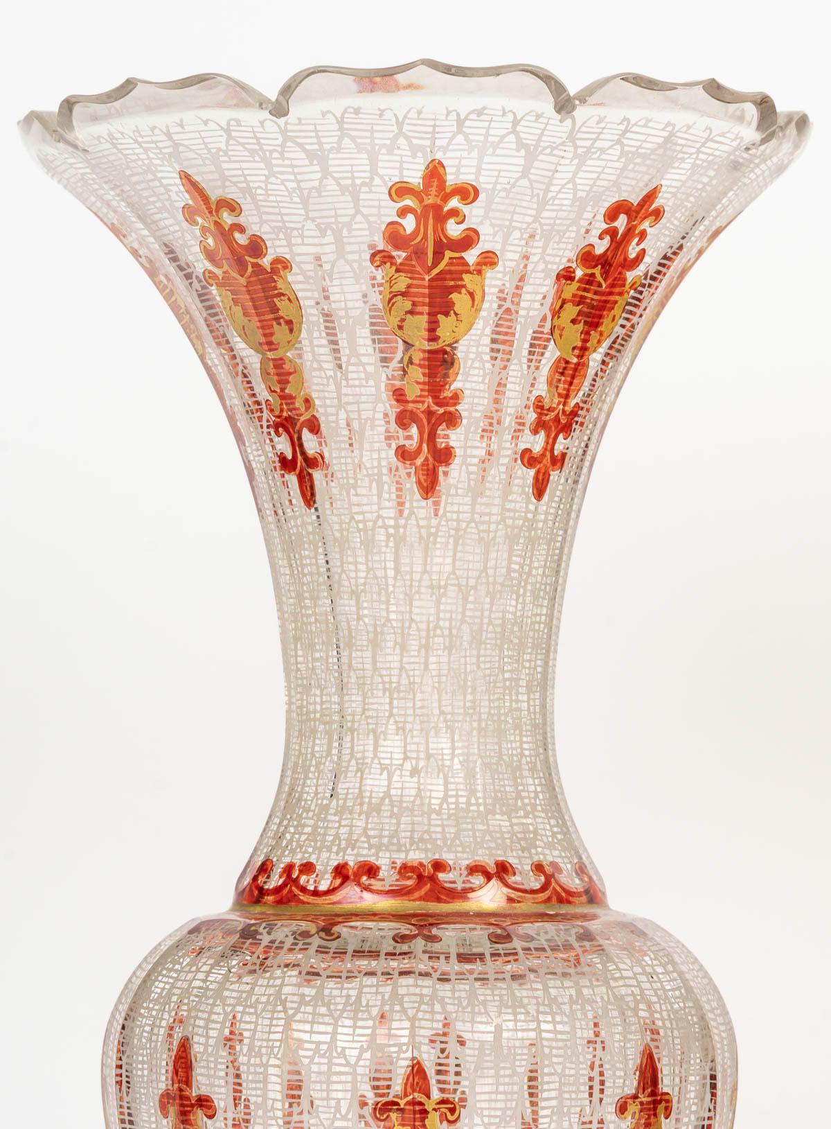 Pareja de jarrones de cristal de Bohemia, decoración esmaltada, Napoleón III, S. XIX en Bueno estado para la venta en Saint-Ouen, FR