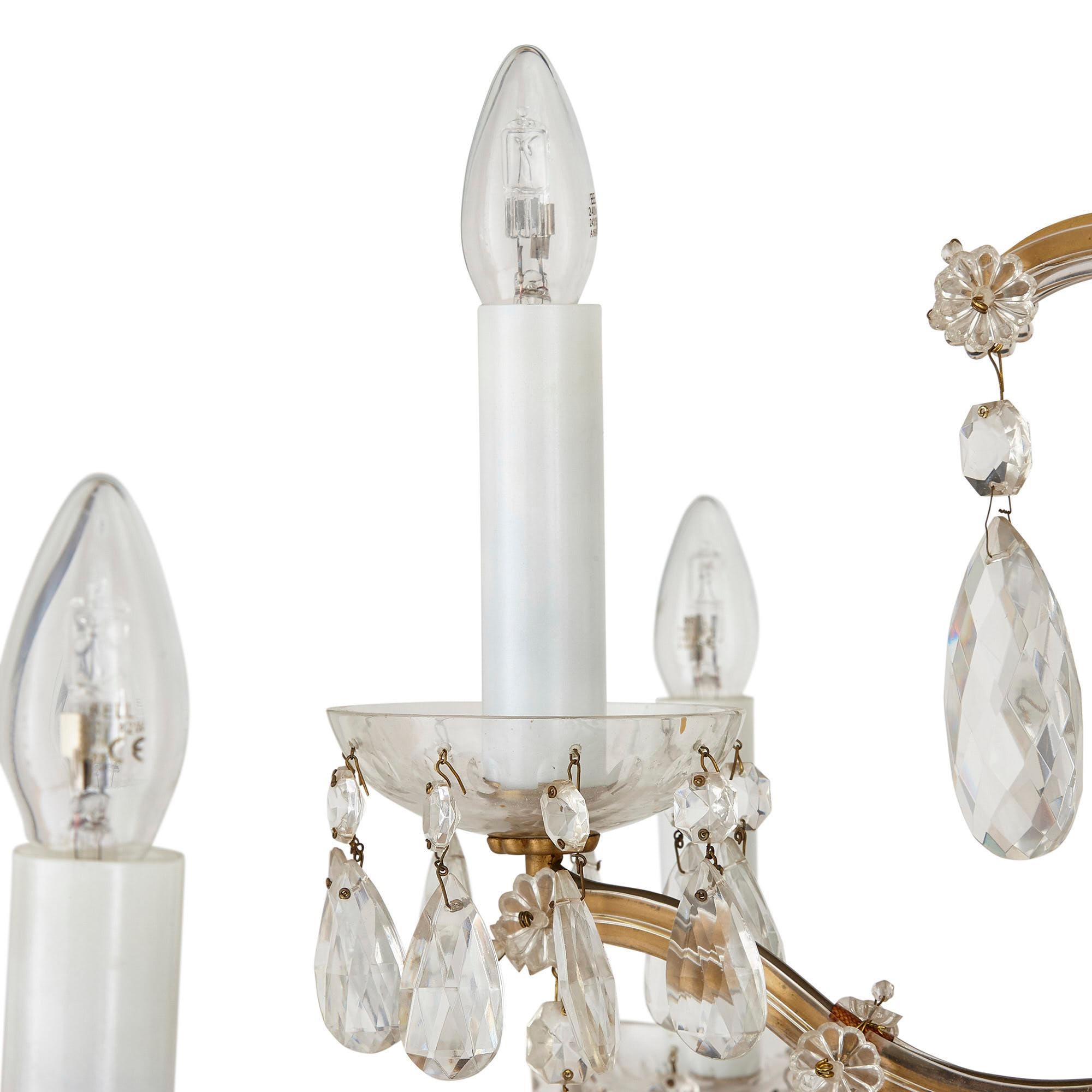 Coppia di lampadari rococò in vetro sfaccettato in stile boemo in vendita 2