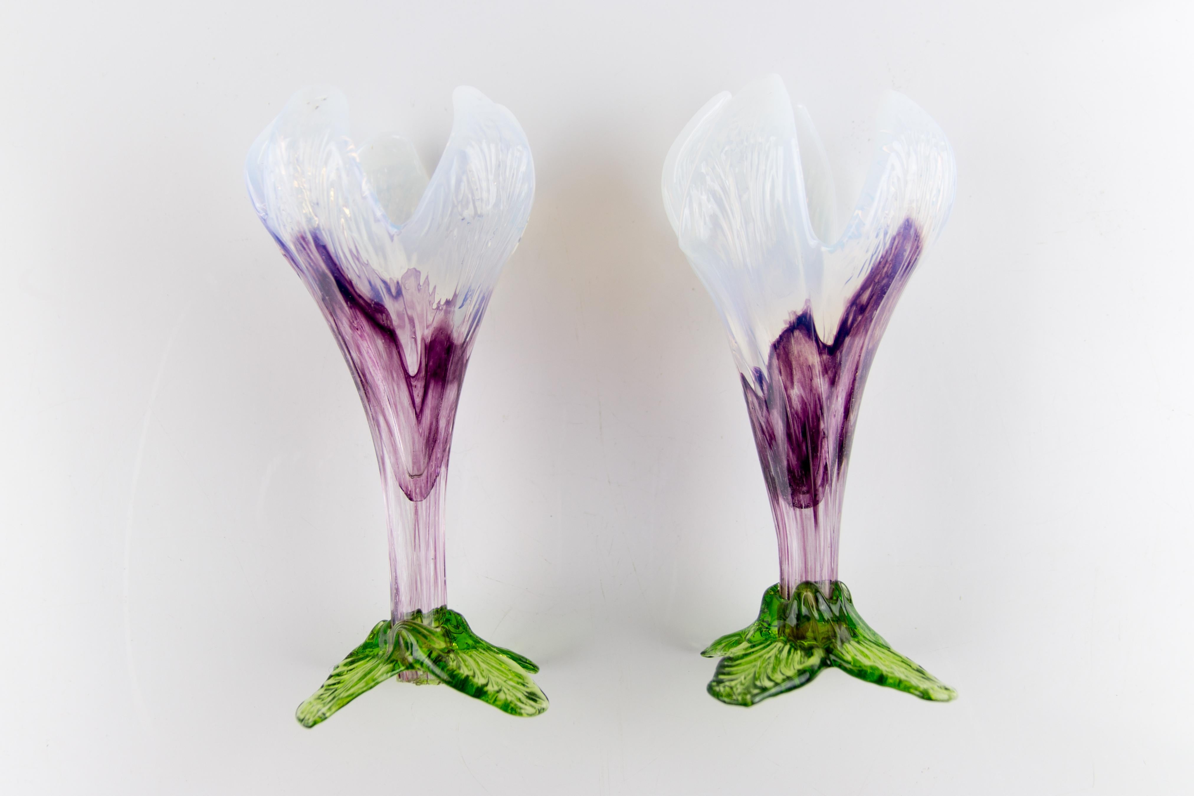 Beautiful pair of Bohemian floriform Flower vases, of opalescent white, purple and green colored mouth-blown art glass.
Dimensions: height: 20 cm / 7.87 in; diameter: circa 9 cm / 3.54 in.
 