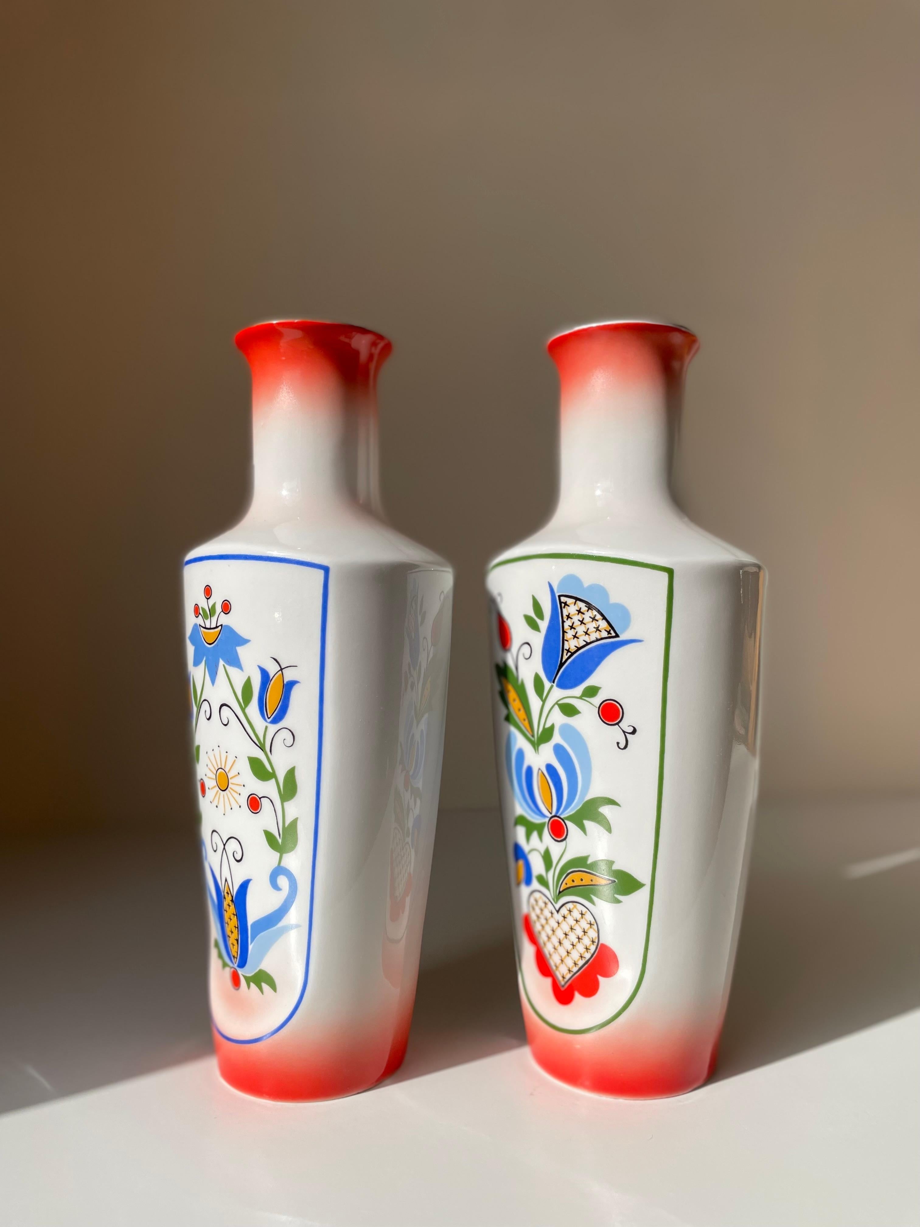 Pair of Bohemian Folk Art Porcelain Vases, 1970s  For Sale 5
