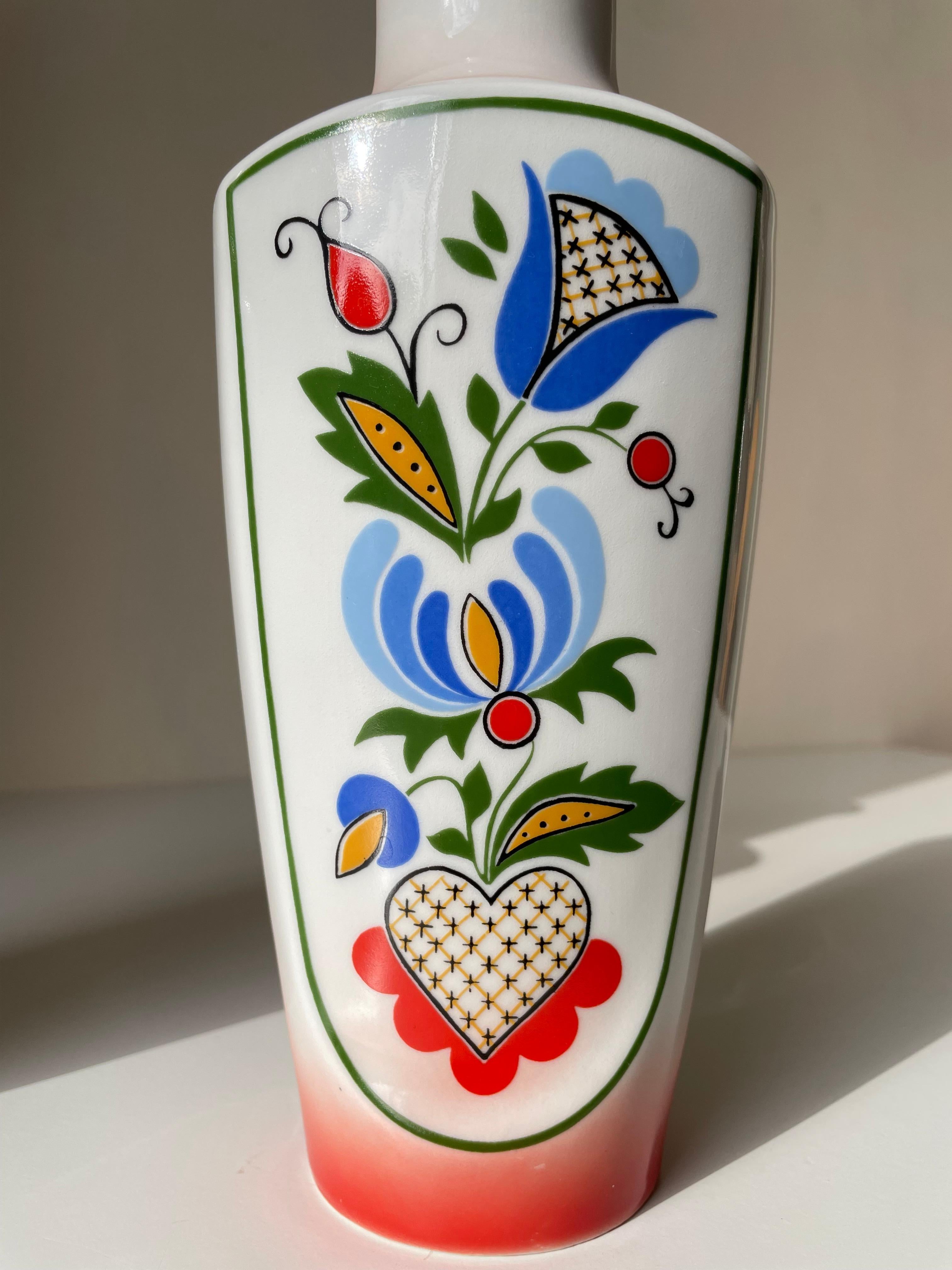 Pair of Bohemian Folk Art Porcelain Vases, 1970s  For Sale 8