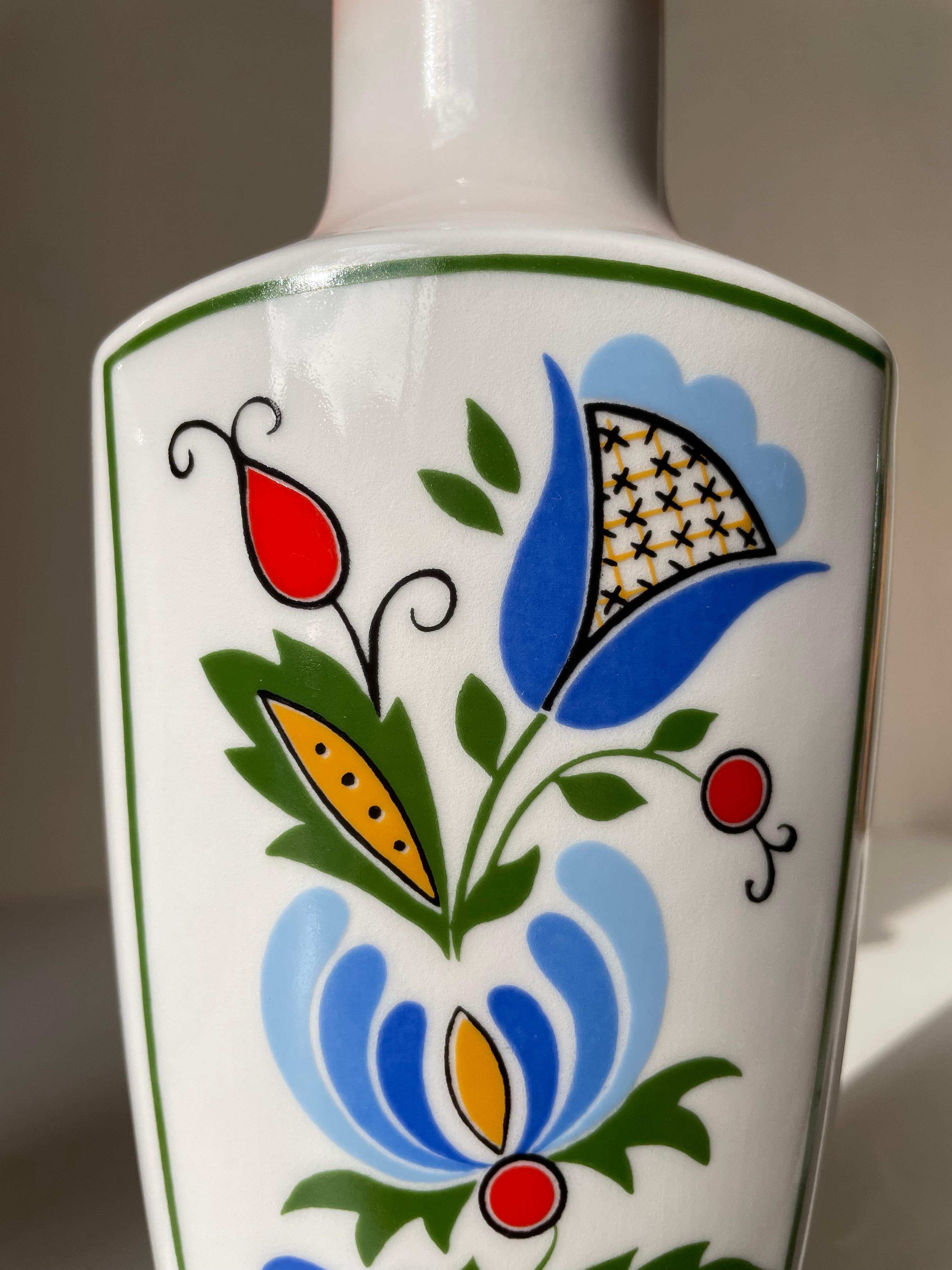 Pair of Bohemian Folk Art Porcelain Vases, 1970s  For Sale 9