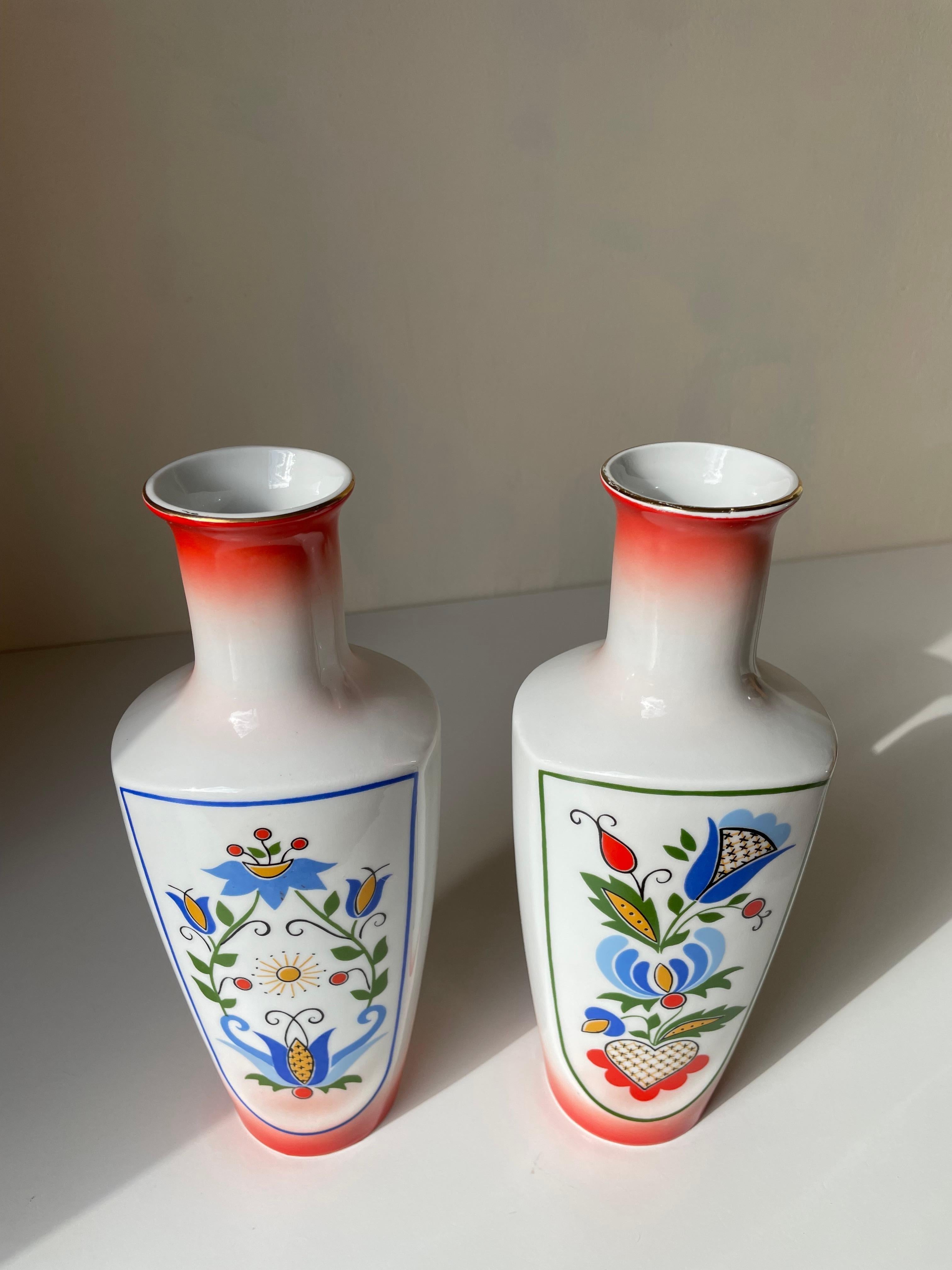 Pair of Bohemian Folk Art Porcelain Vases, 1970s  For Sale 3