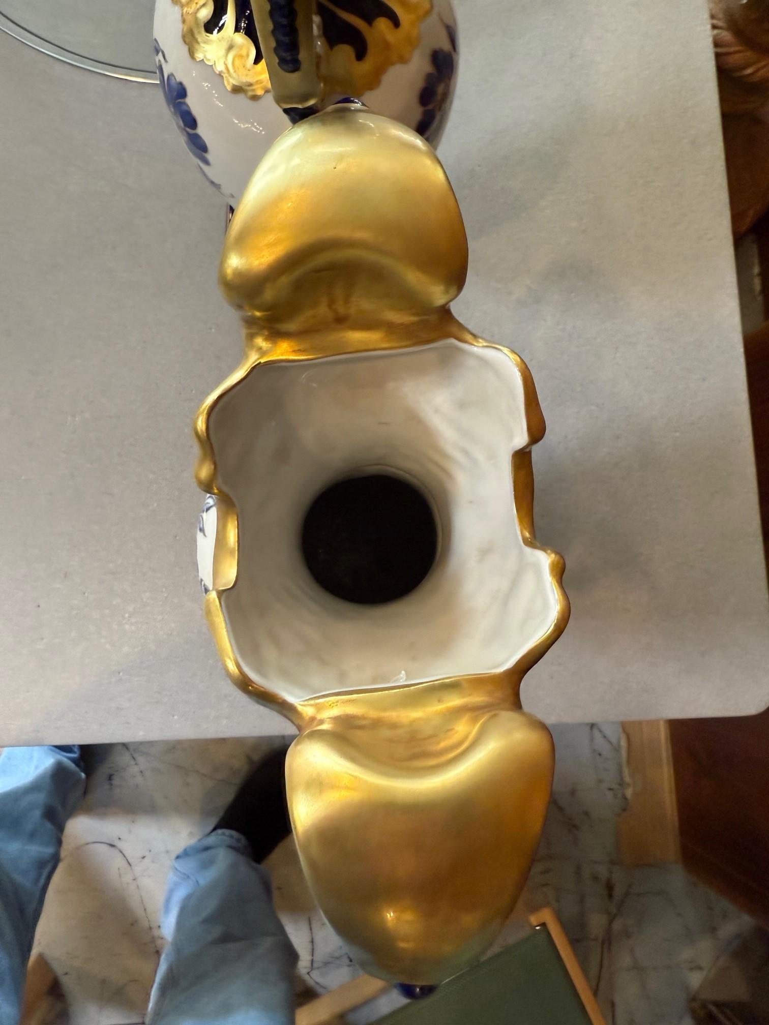 Coppia di vasi in porcellana boema Royal Dux blu cobalto, bianco e oro in vendita 6