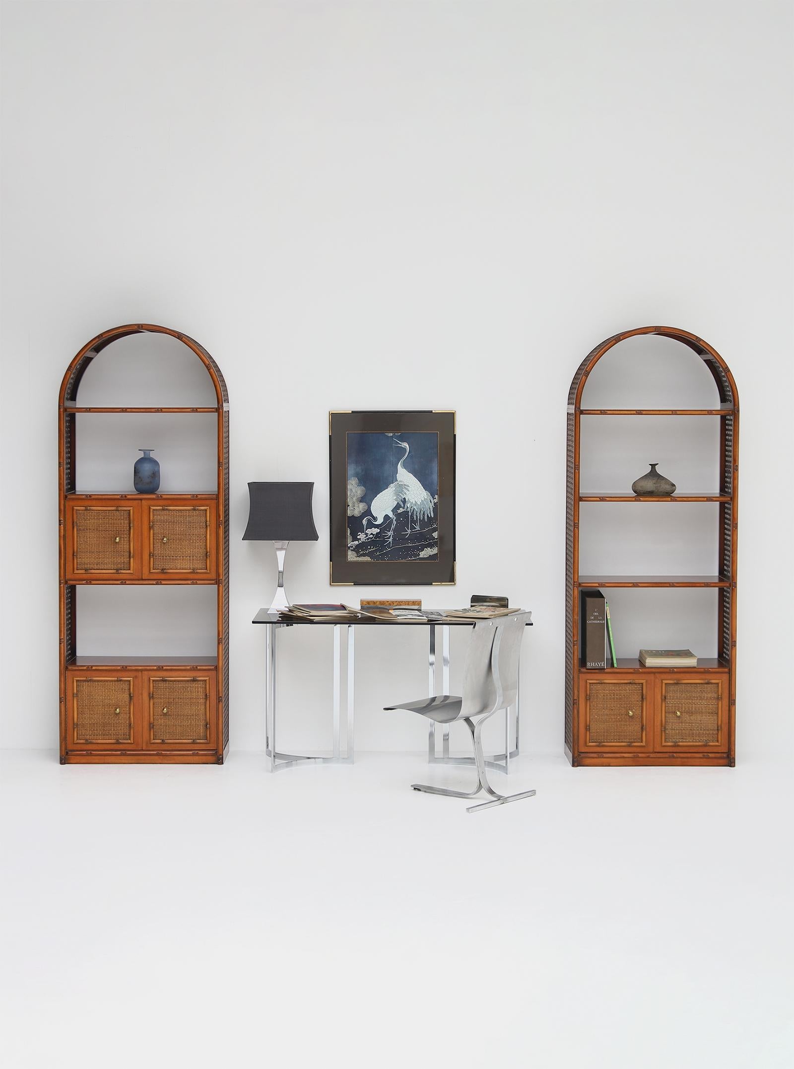 Two quality build rattan bookcases with arch top and doors decorated with brass door knobs. The 1st owner purchased this back in the late 70s. For some people this refers to Boho chic, but it reminds me rather on a Magnum PI setting from the 80s.
