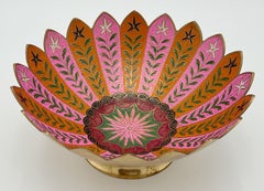 Coppia di ciotole Boho in ottone e loto smaltato rosa di Sarreid Ltd.