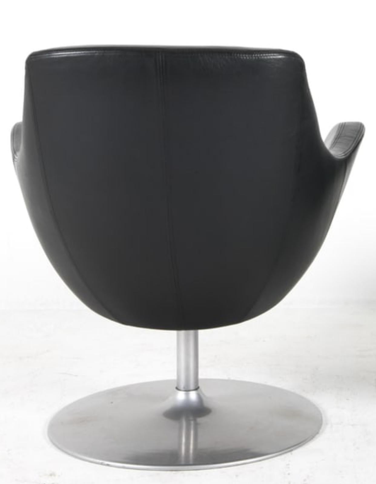 Paire de chaises longues en cuir Boila et poufs en cuir assortis Circa 1970 en vente 3