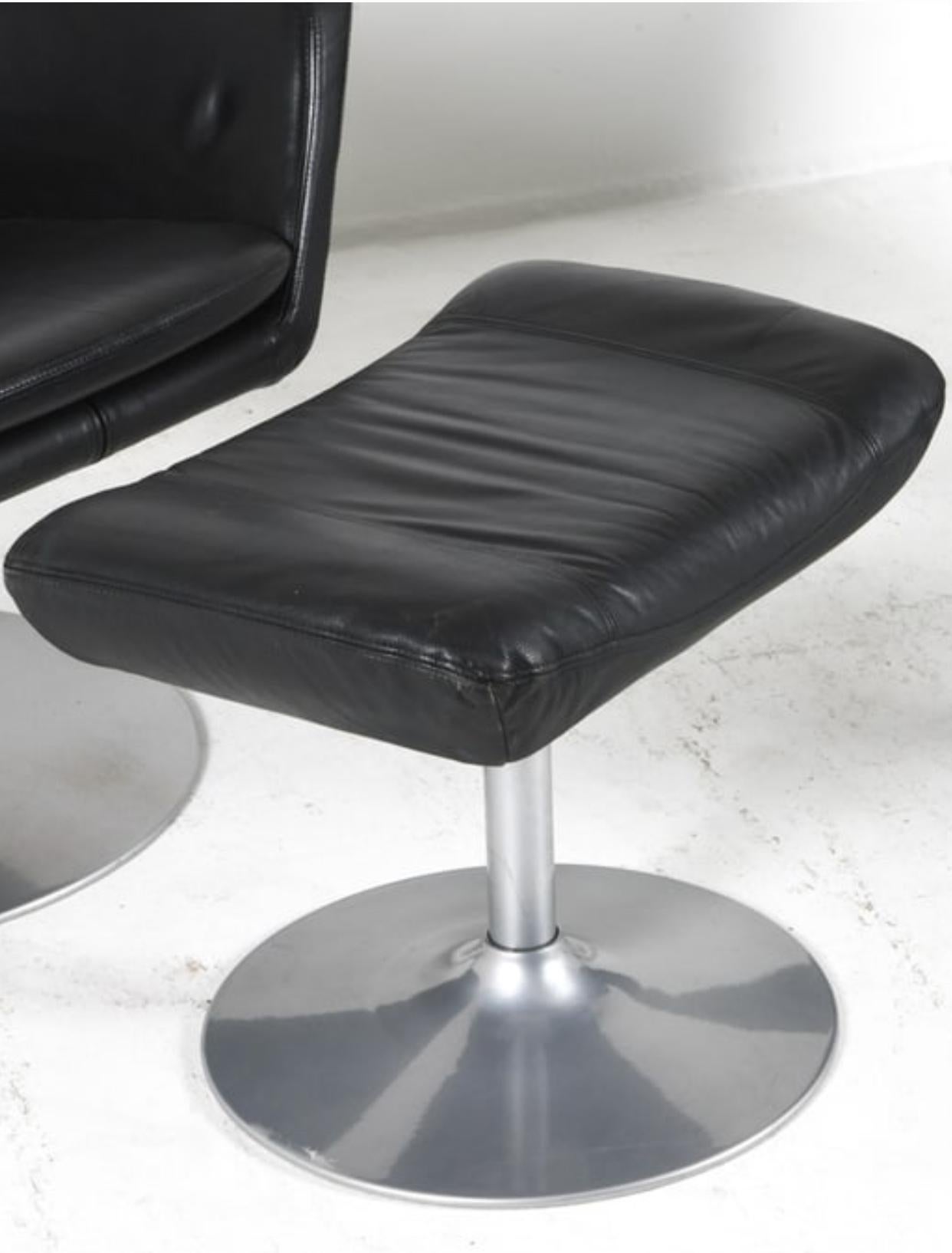 Paire de chaises longues en cuir Boila et poufs en cuir assortis Circa 1970 en vente 5