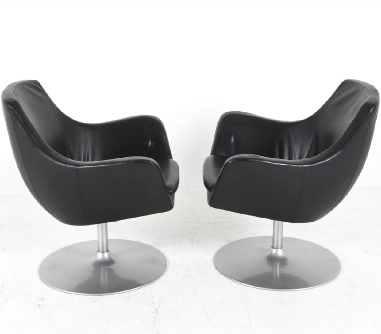 Paire de chaises longues en cuir Boila et poufs en cuir assortis Circa 1970 Bon état - En vente à Chicago, IL