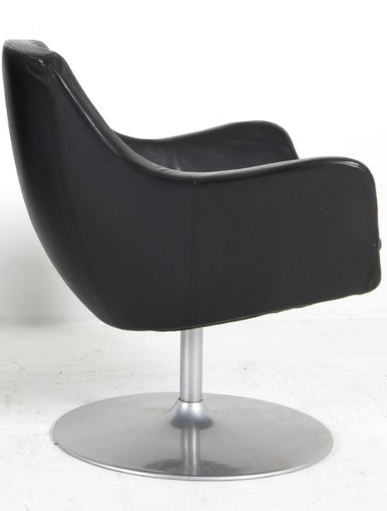 Paire de chaises longues en cuir Boila et poufs en cuir assortis Circa 1970 en vente 1