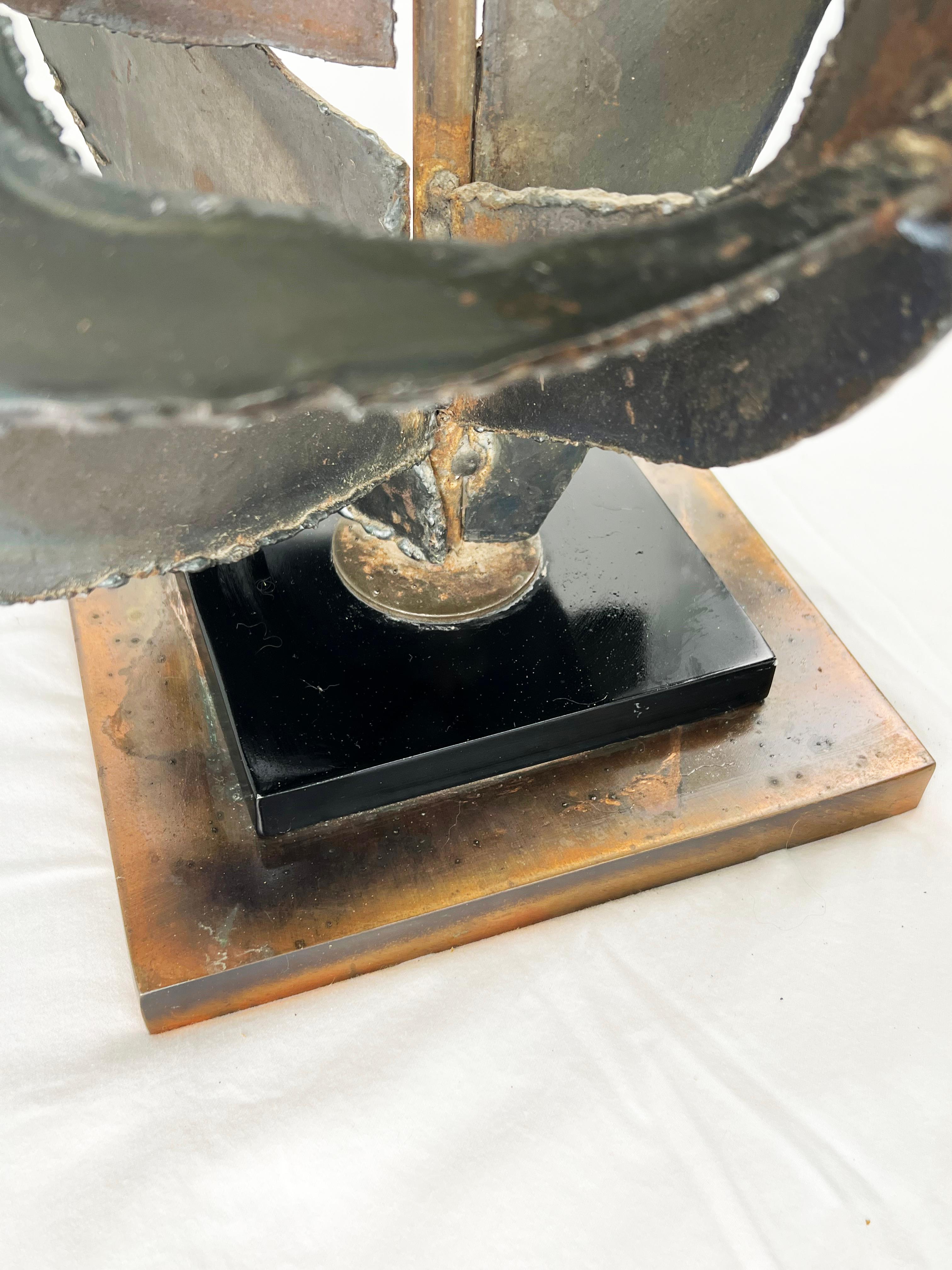 American Pair of Bold and Handsome Oversized Brutalist Laurel Lamps For Sale