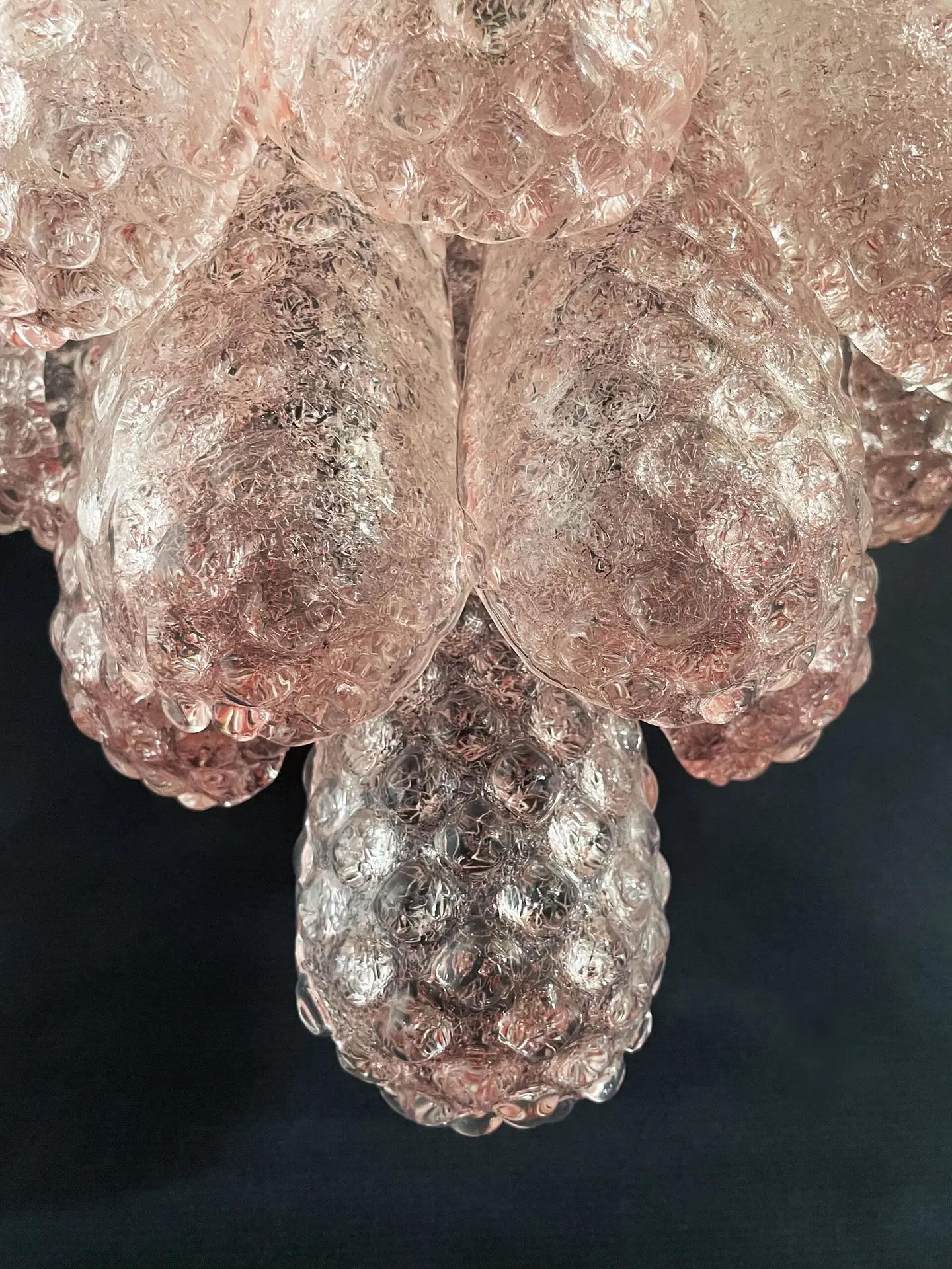 Vetro Coppia di audaci lampade da parete eclettiche in vetro rosa pastello di Murano in vendita