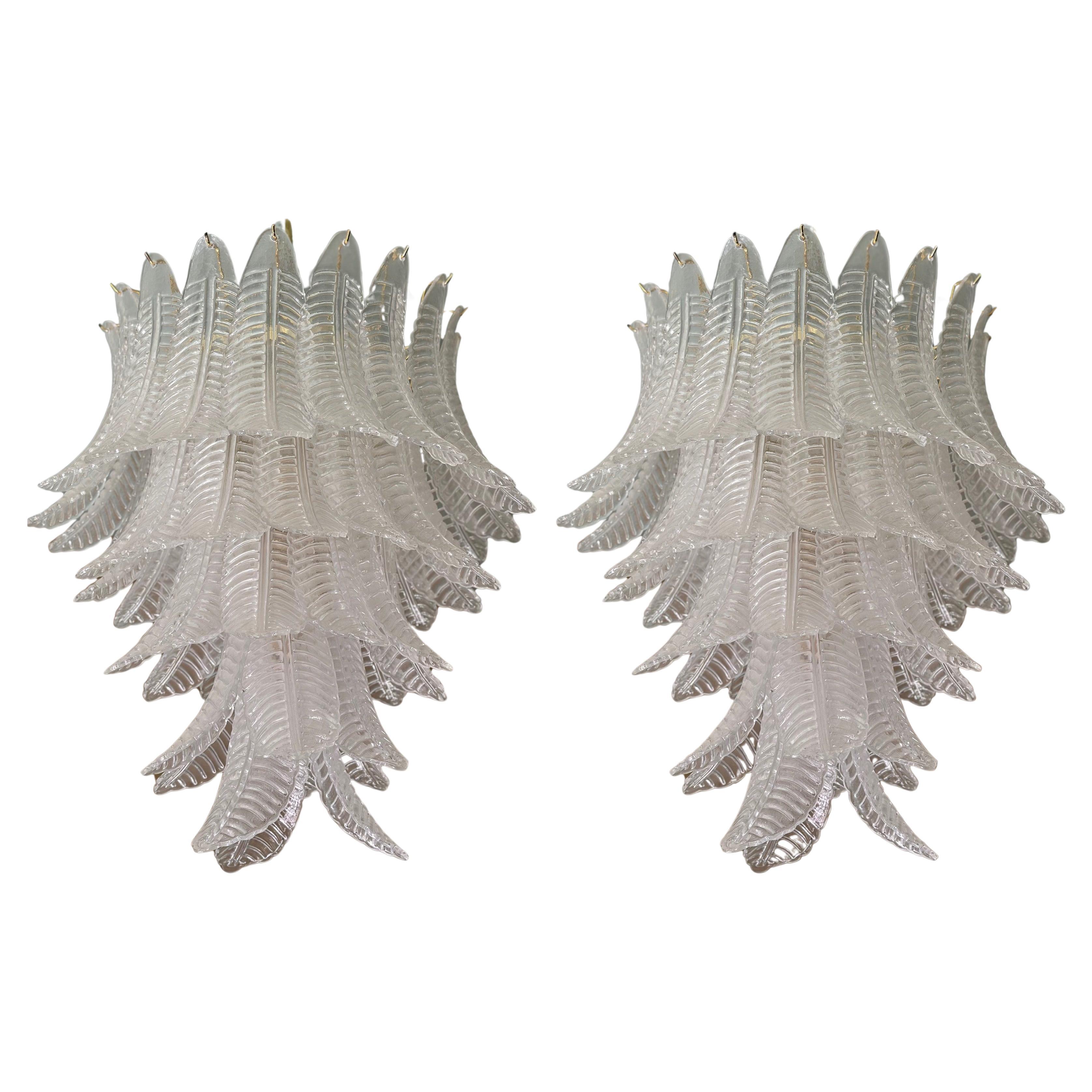 Paire de grands lustres de Murano audacieux avec prismes en verre de cuir et structure en laiton
