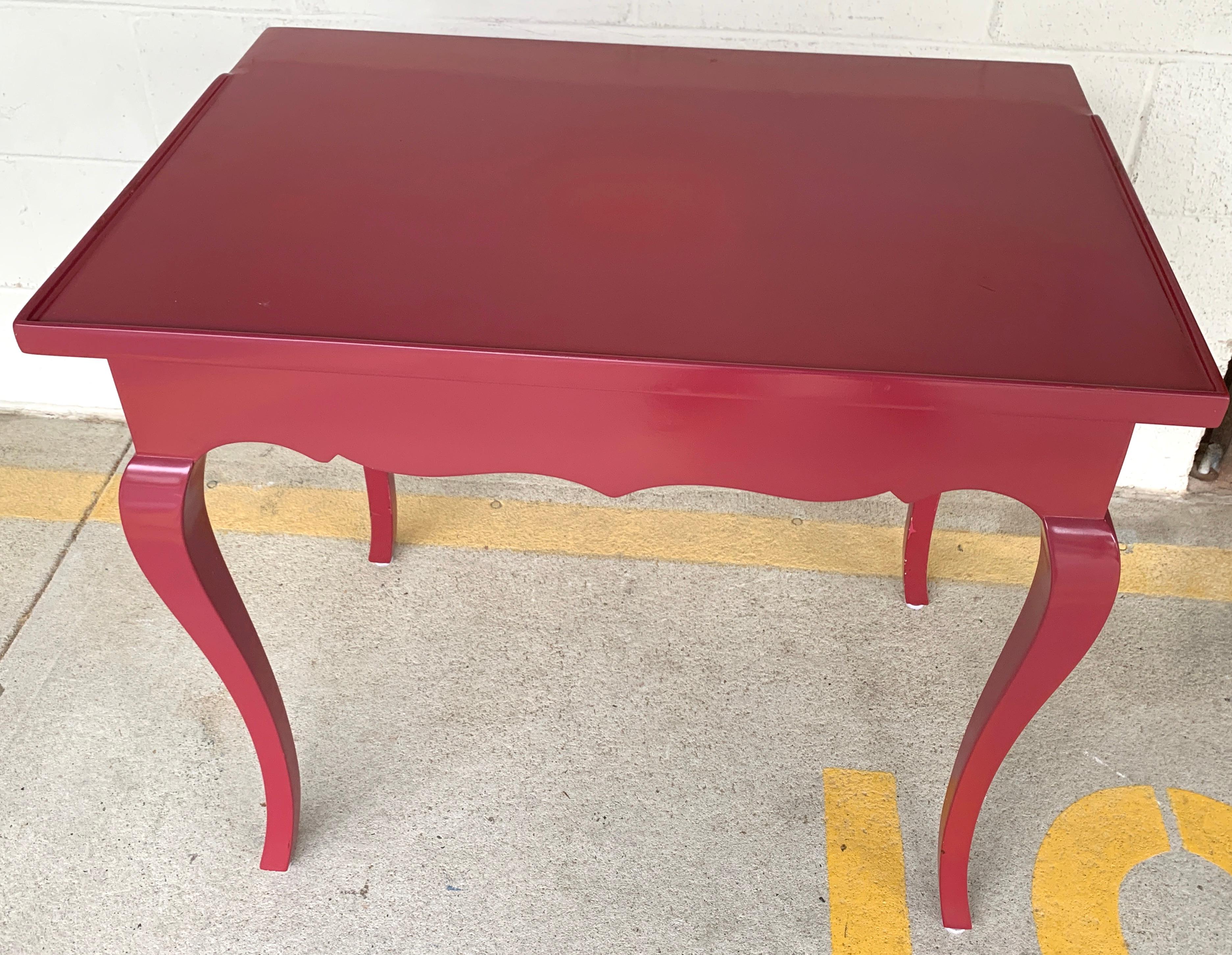 Pair of Bold Mauve Lacquered End/ Nightstands Tables For Sale 1