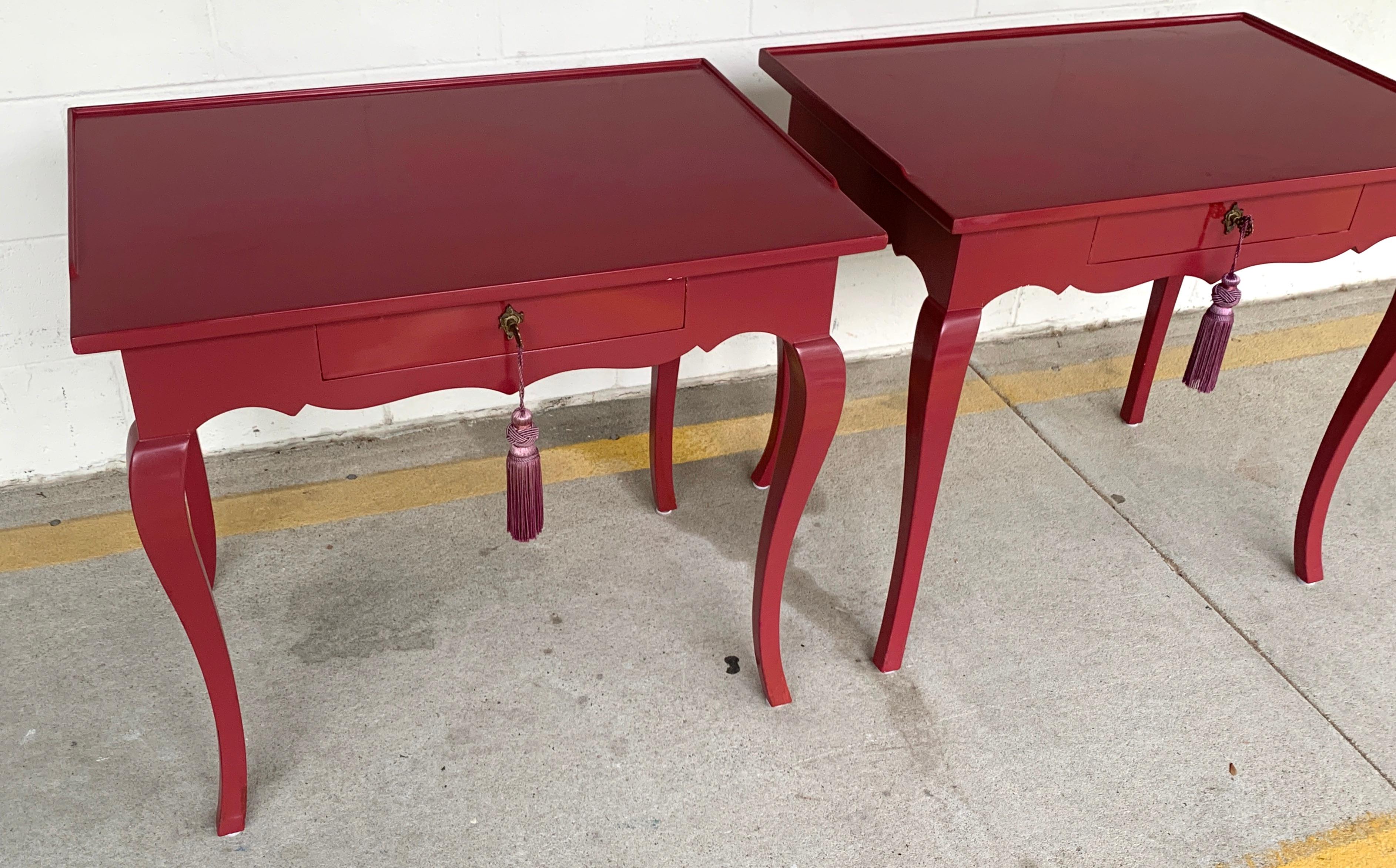 Pair of Bold Mauve Lacquered End/ Nightstands Tables For Sale 2