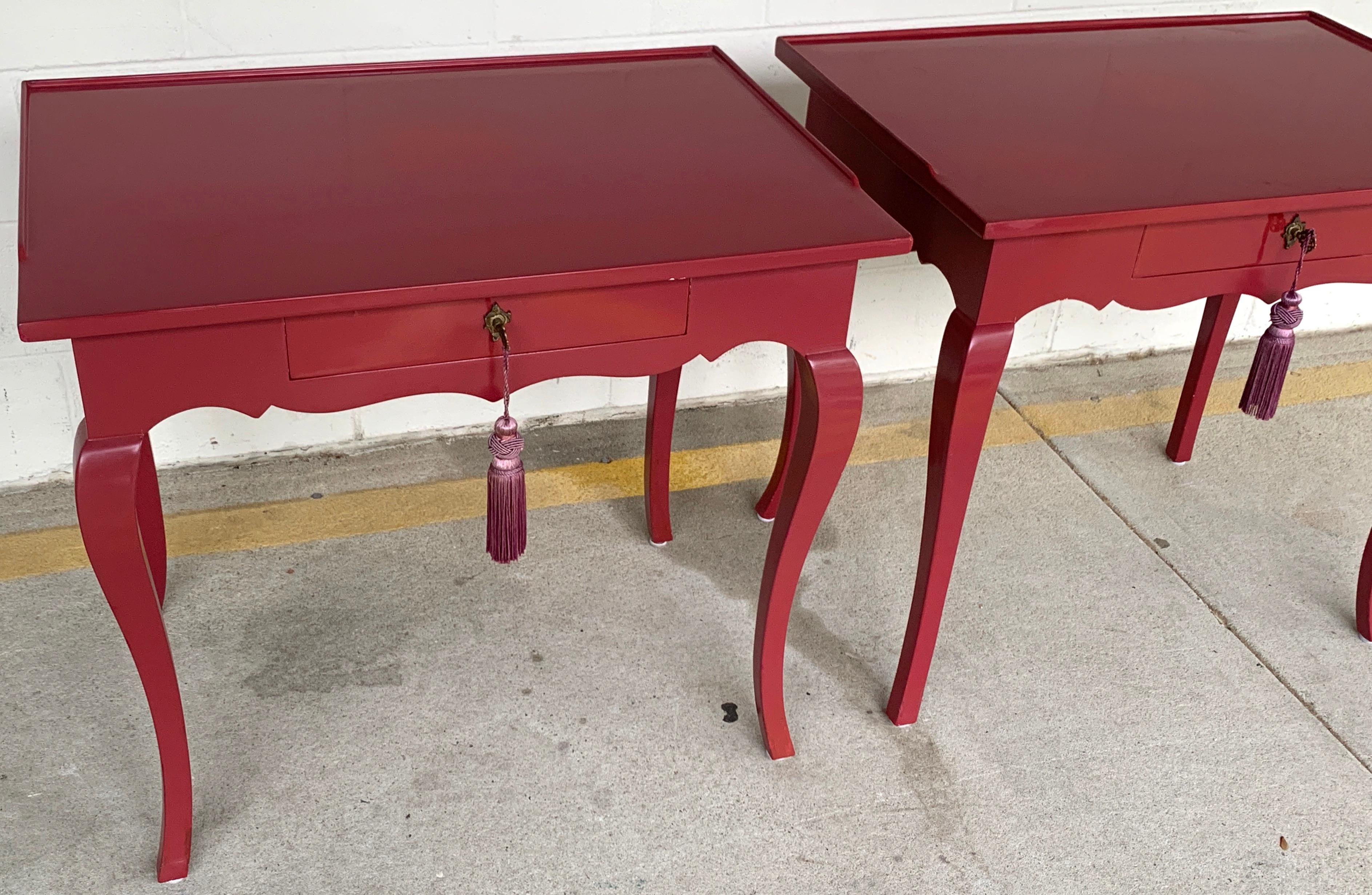 Pair of Bold Mauve Lacquered End/ Nightstands Tables For Sale 3