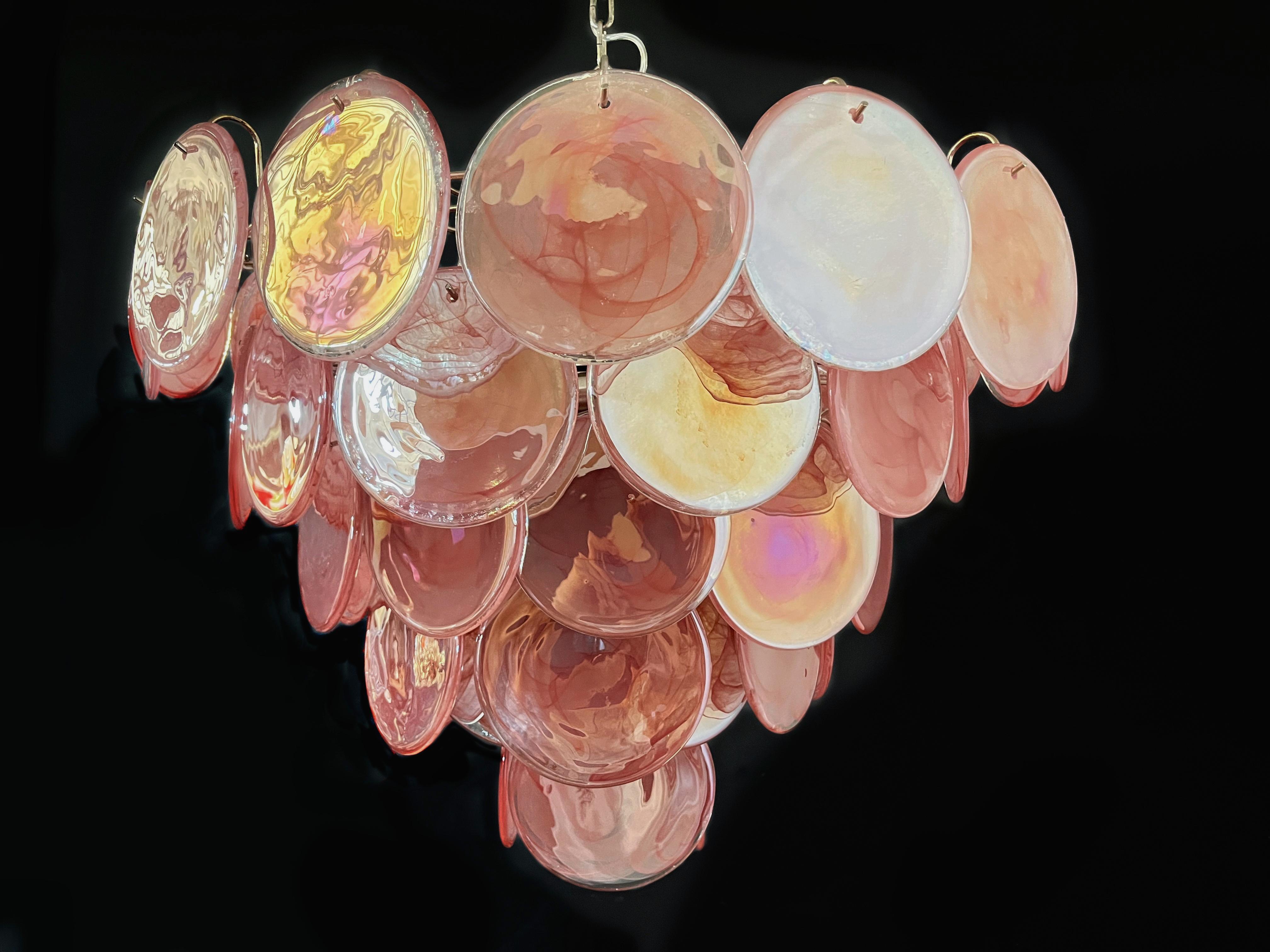 italien Paire de lustres à disques rose vif de Murano dans le style de Vistosi. en vente