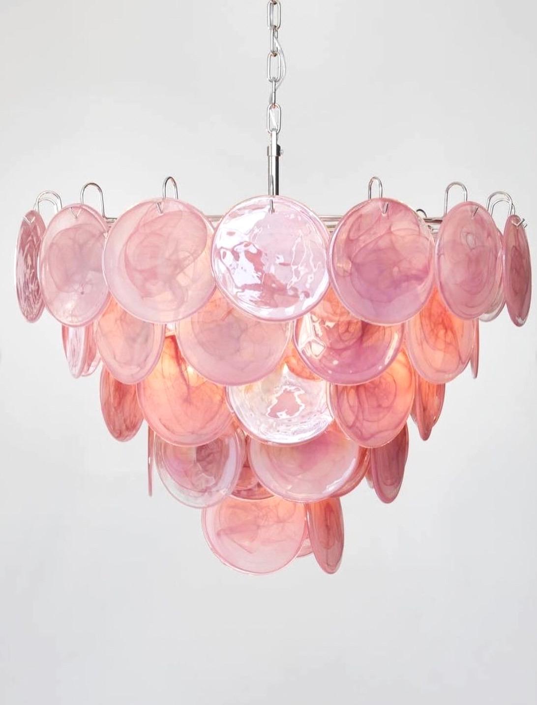 Mid-Century Modern Paire de lustres à disques rose vif de Murano dans le style de Vistosi. en vente