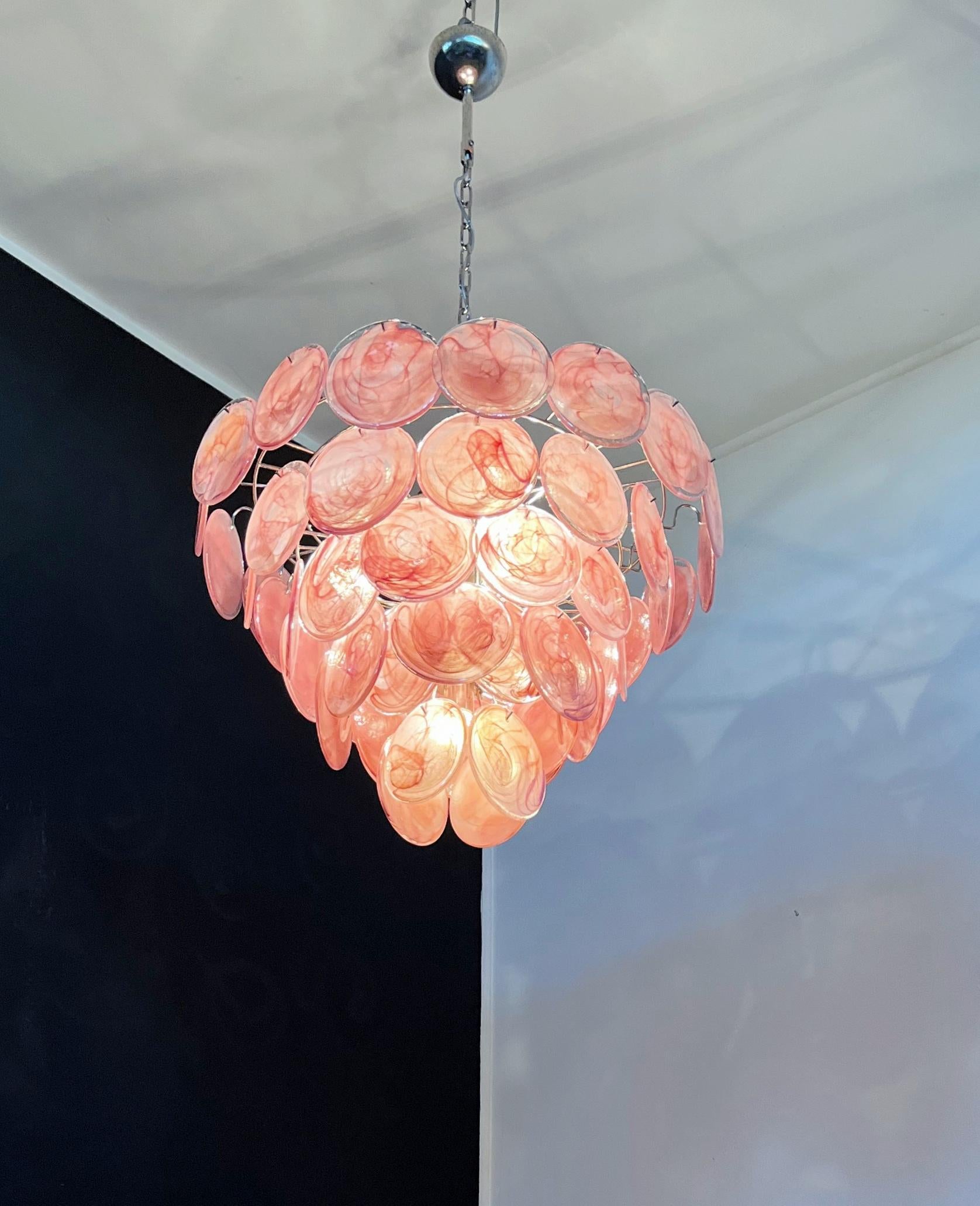 Verre d'art Paire de lustres à disques rose vif de Murano dans le style de Vistosi. en vente