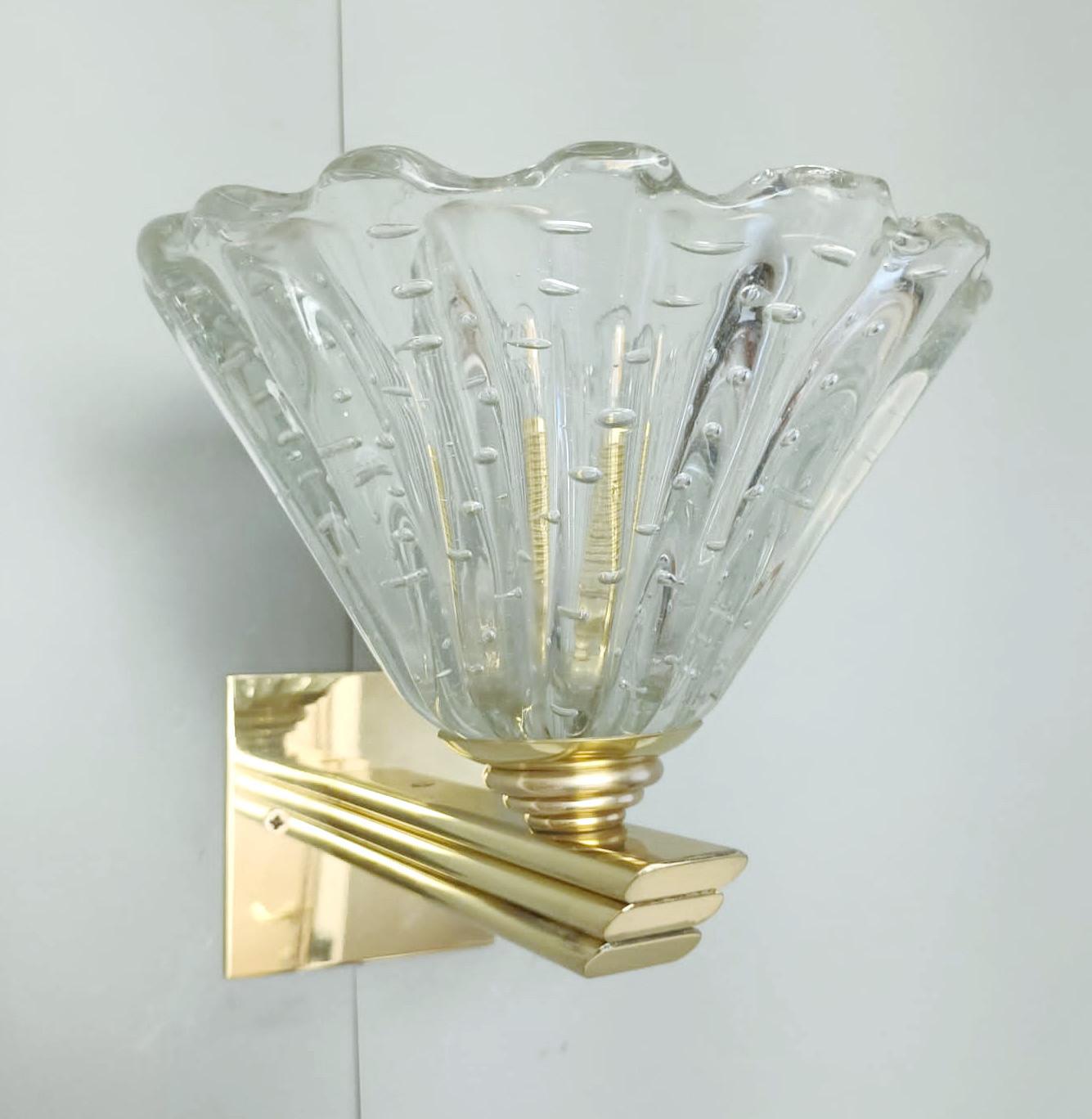 Vintage Italian wall lights with hand blown Murano glass cups hand blown with bubbles inside the glass using Bollicine technique, mounted on brass frames / Made in Italy by Barovier e Toso, circa 1950s
Original mark on the backplate
Measures:
