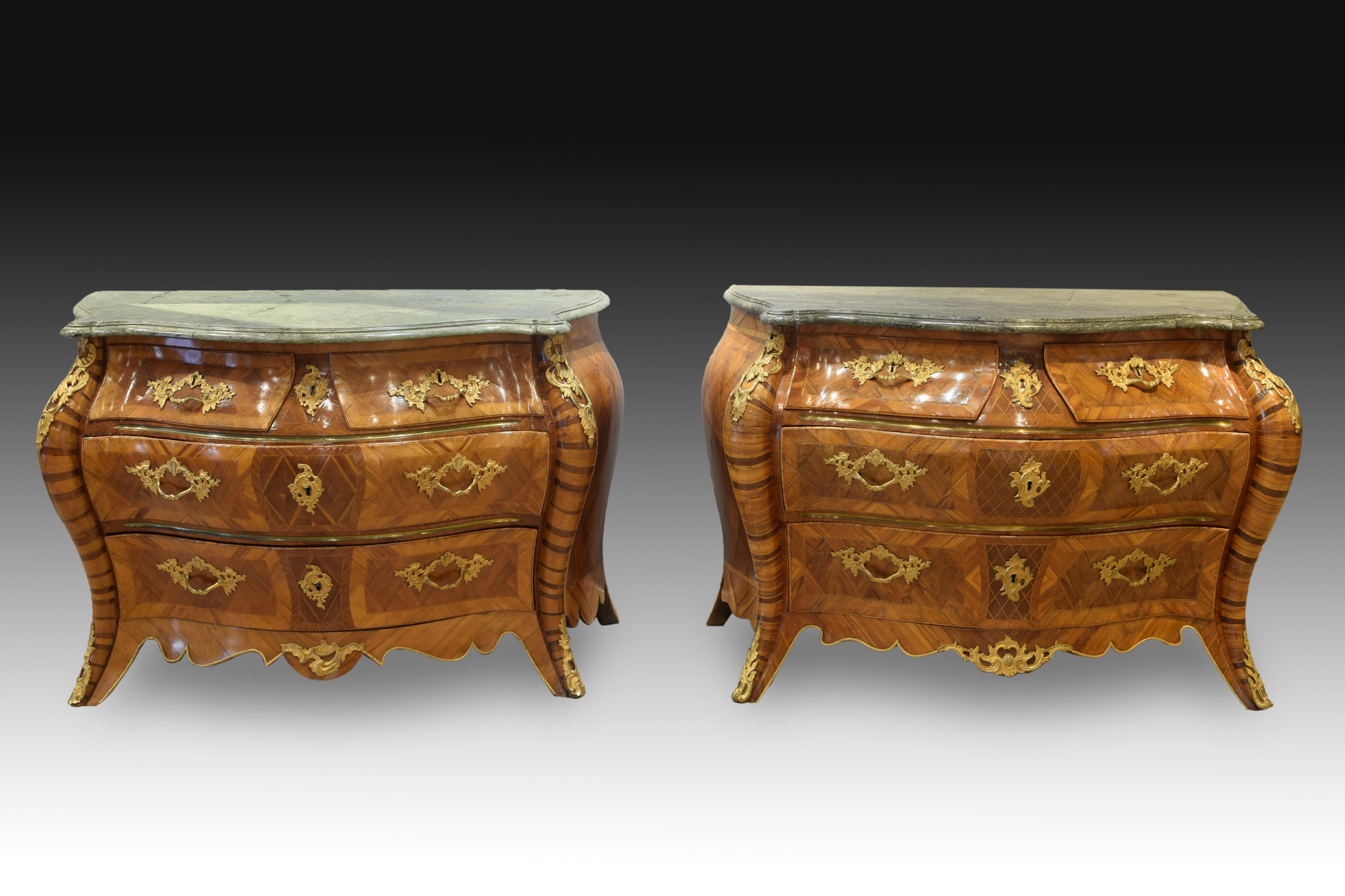 Wood (violet wood, rosewood, amaranth, boxwood, fruit), marble, bronze, Sweden, 18th century. Couple of comfortable almost identical decorated, each one, with a marquetry of geometric shapes combining different woods (violet wood, rosewood,