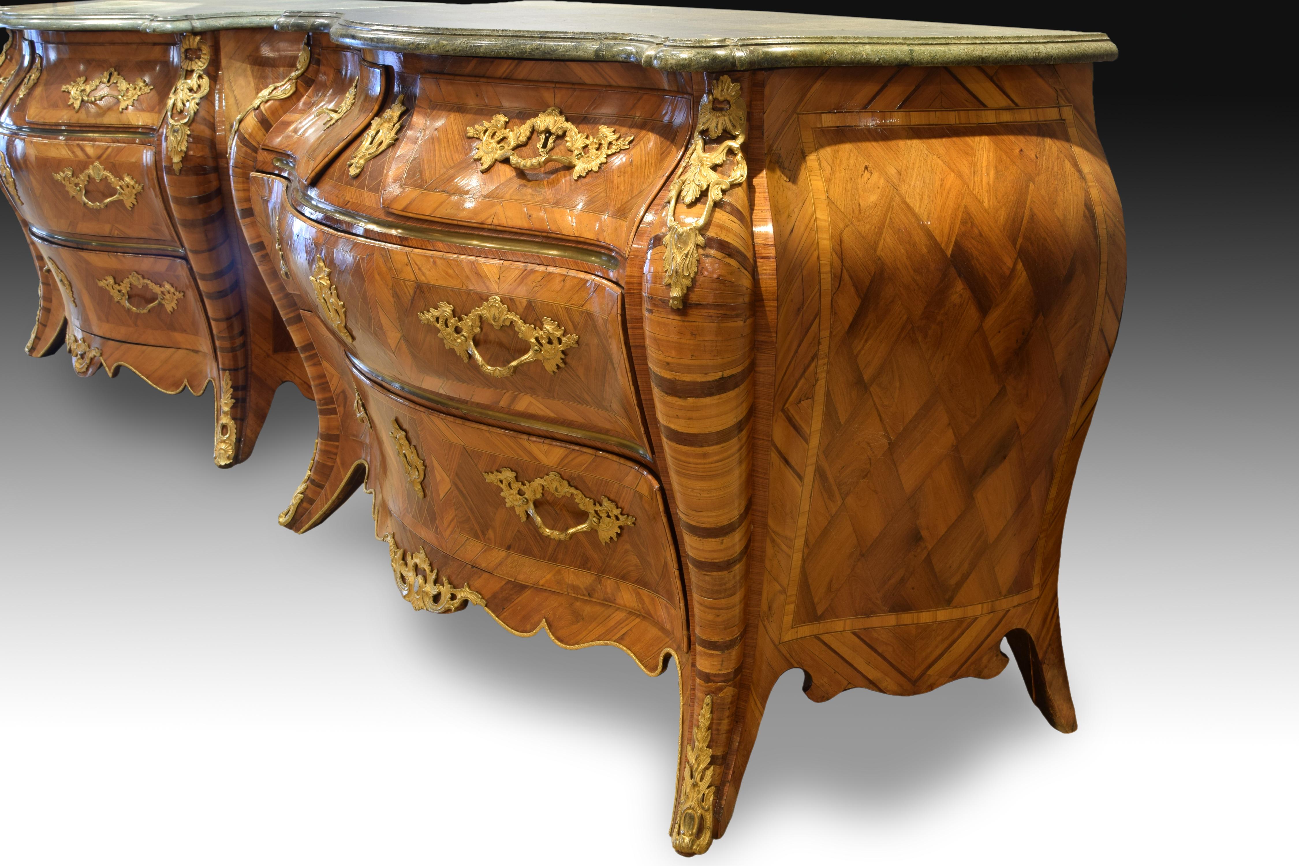 Pair of Bombe Commodes, Wood, Marble, Bronze, Sweden, 18th Century (Schwedisch)