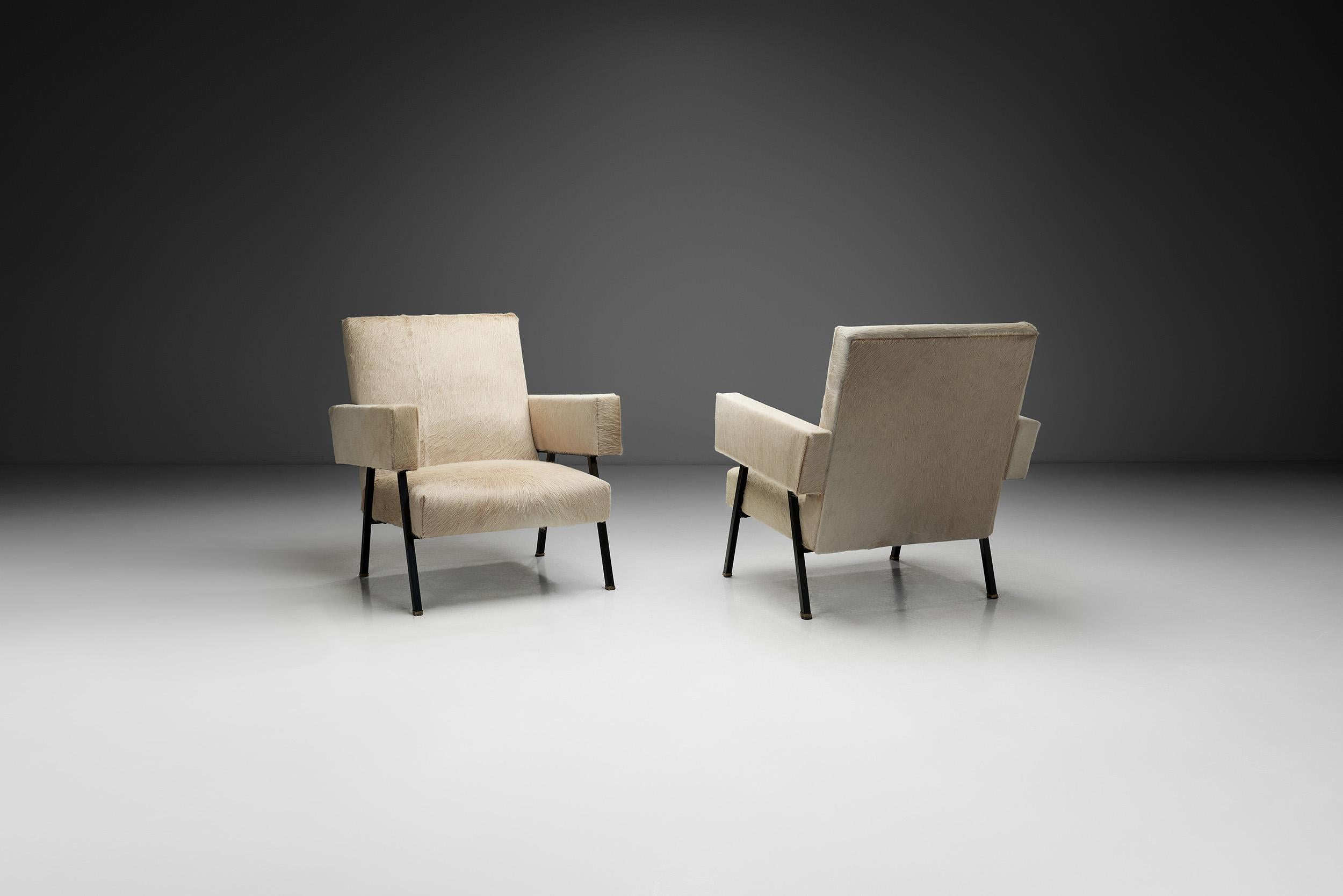 Mid-Century Modern Pair of Bonino Armchairs Upholstered in Light Cowhide, Italy 1960s For Sale