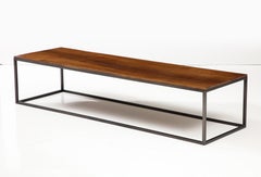 Pareja de mesas de centro de nogal italiano del s. XVIII/XIX a juego con libros