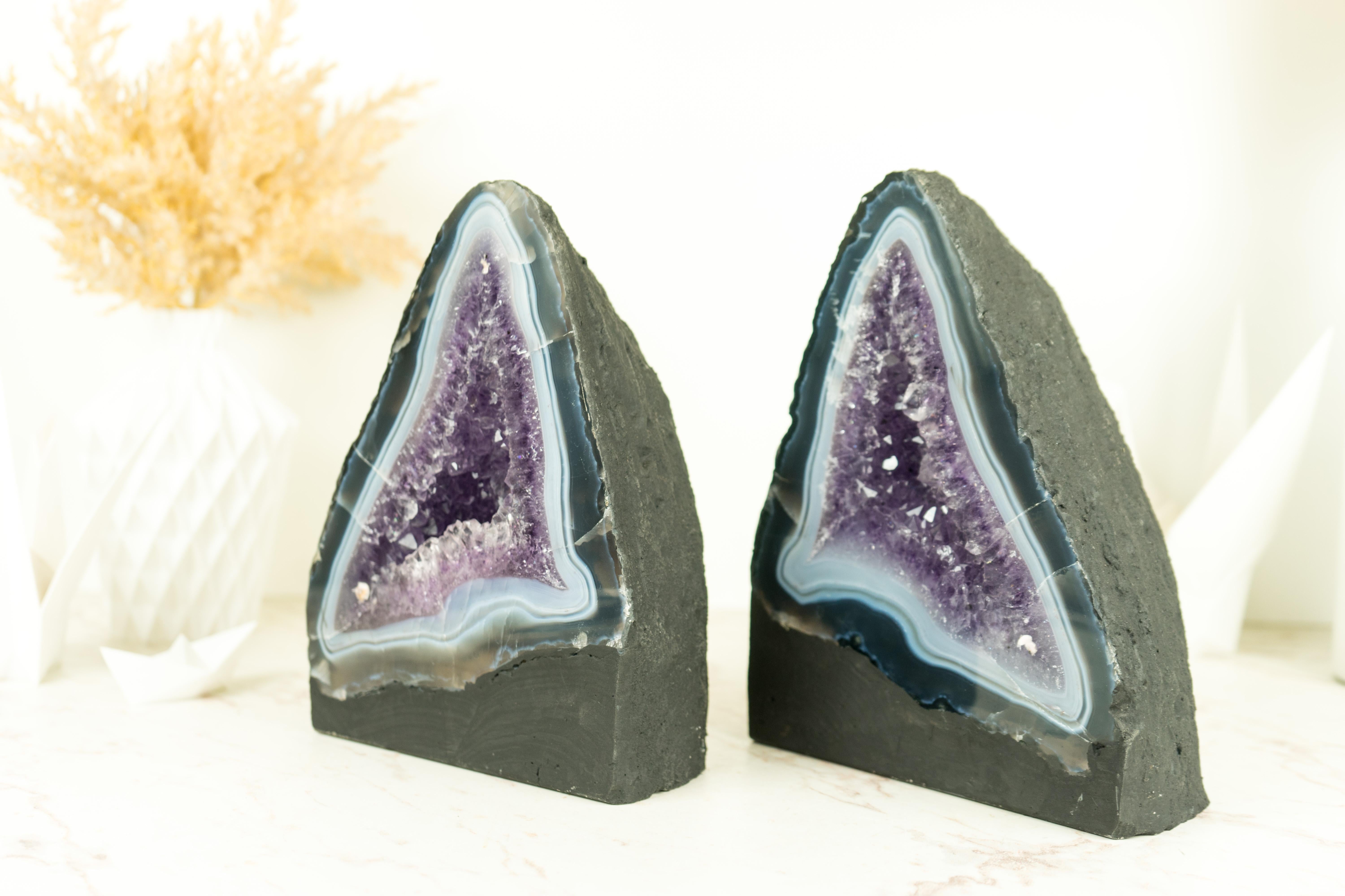 Pair of Book-Matching Blue Lace Agate Geodes with Crystal Amethyst For Sale 5