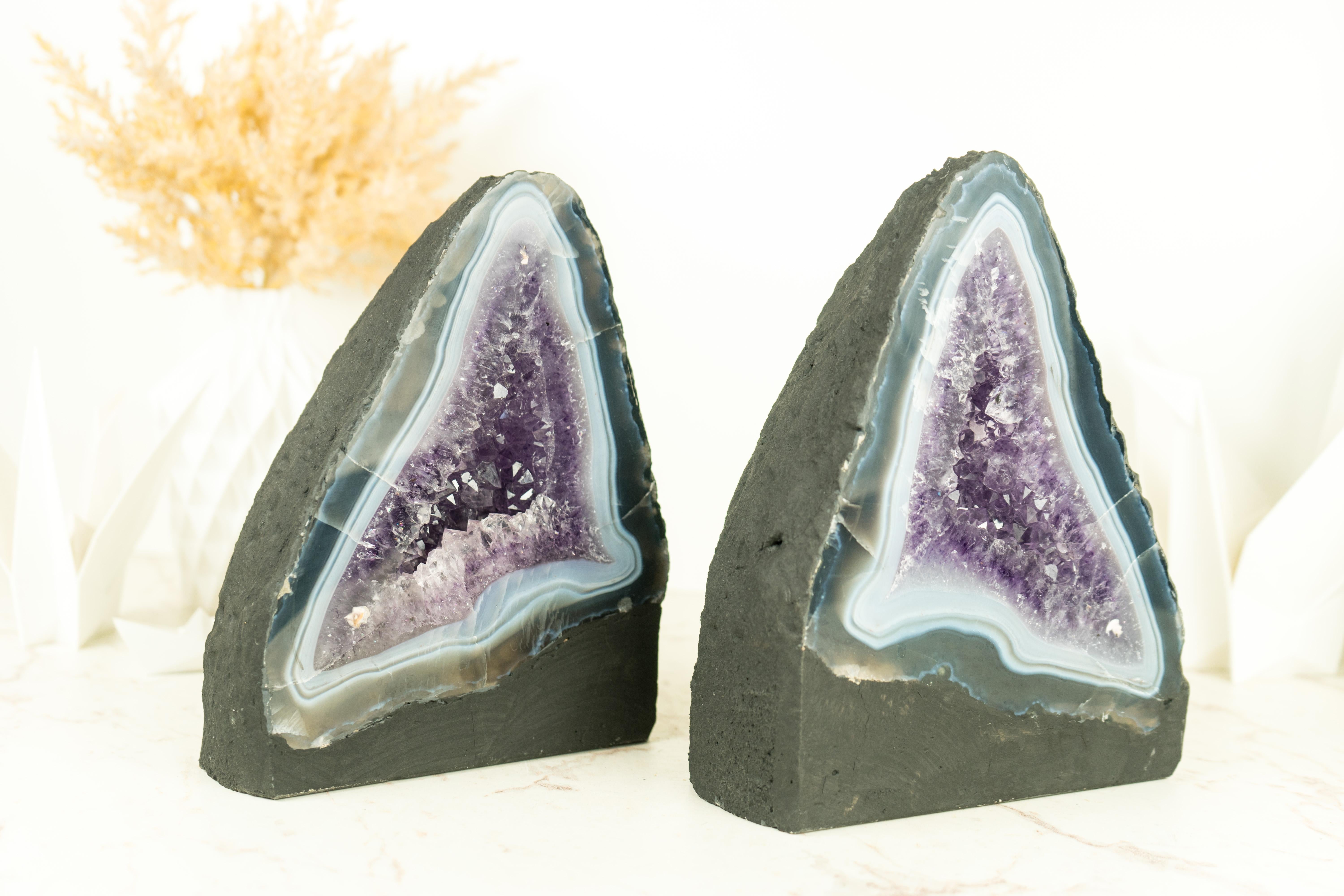 Pair of Book-Matching Blue Lace Agate Geodes with Crystal Amethyst For Sale 7