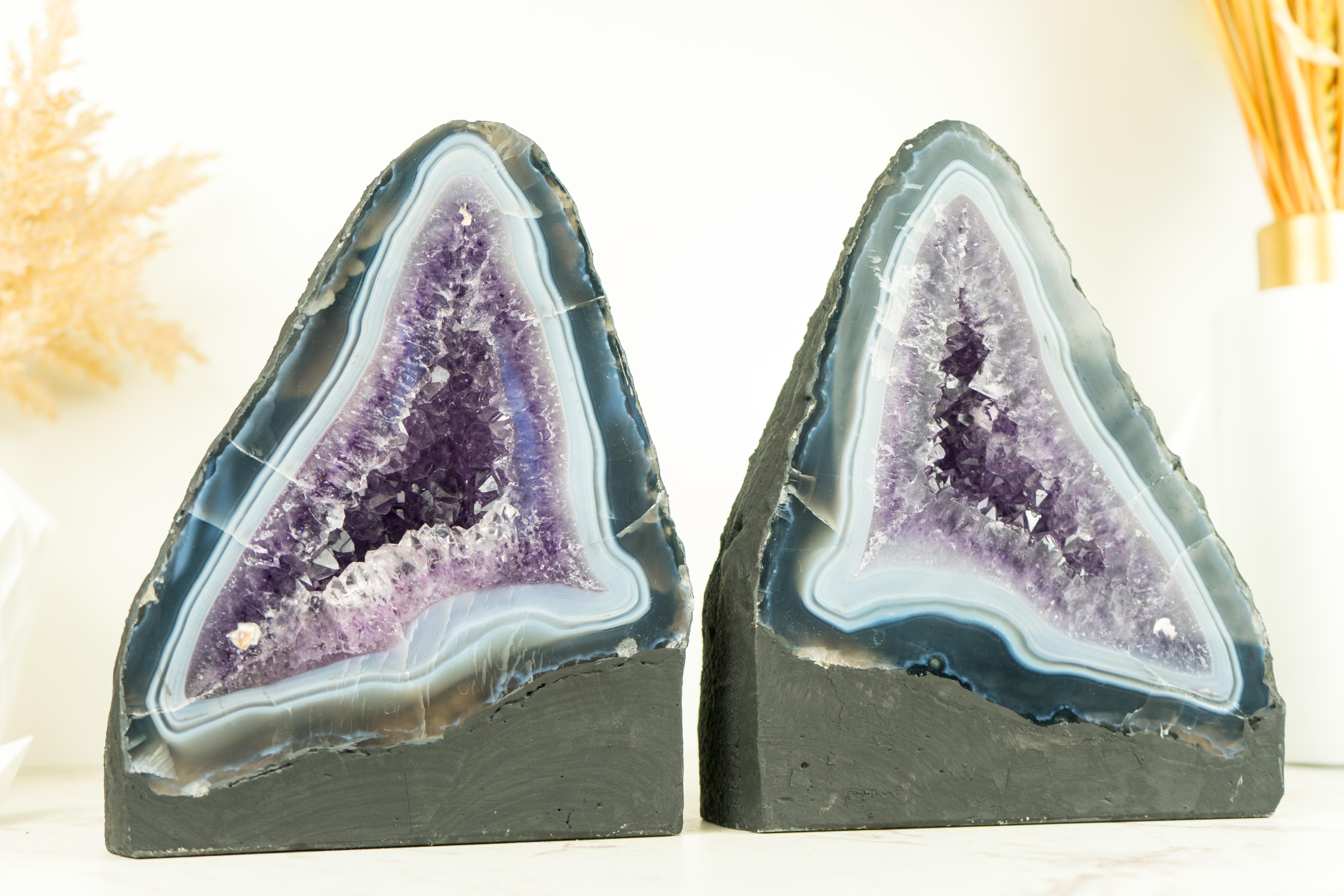 Pair of Book-Matching Blue Lace Agate Geodes with Crystal Amethyst For Sale 10