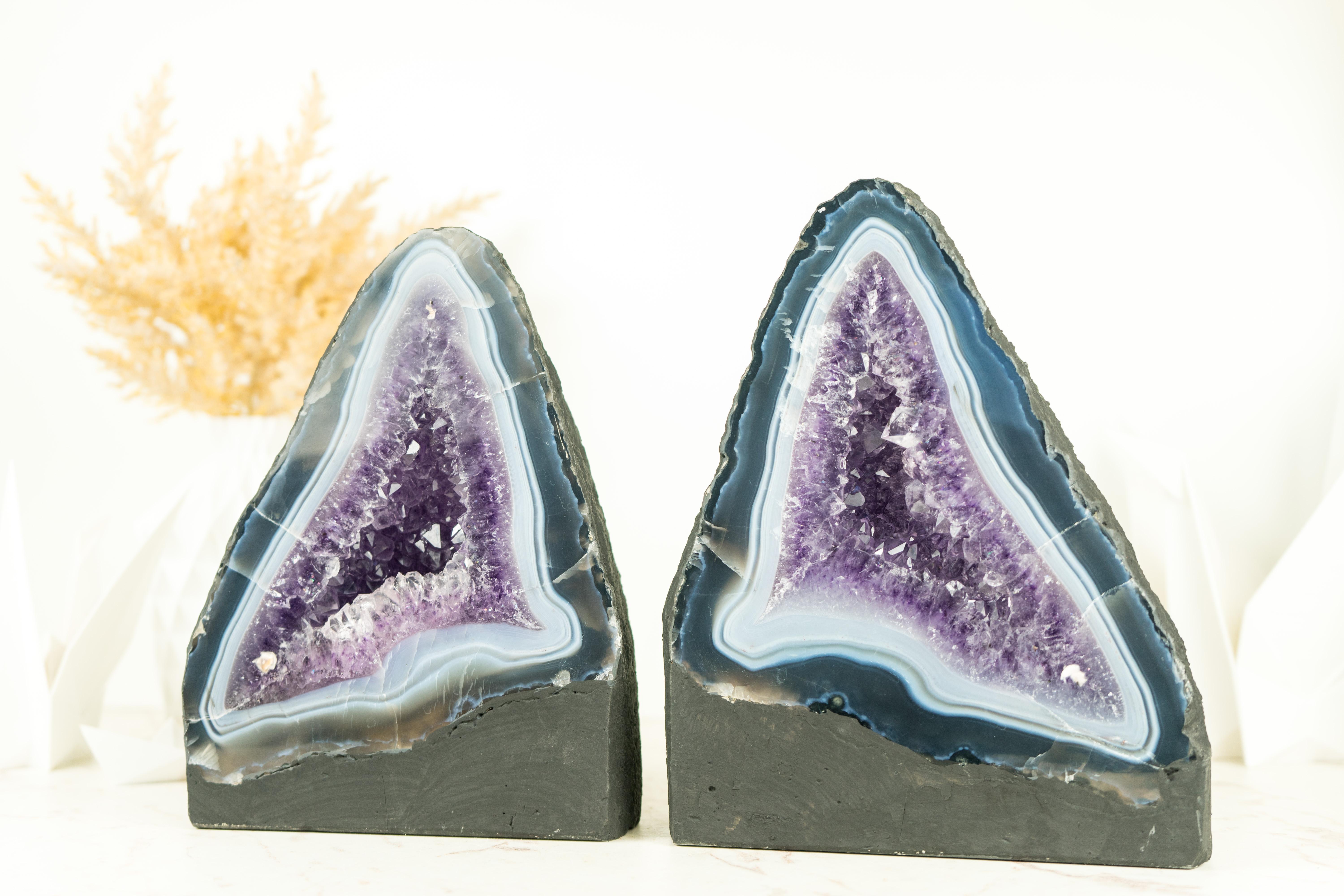 Pair of Book-Matching Blue Lace Agate Geodes with Crystal Amethyst For Sale 1