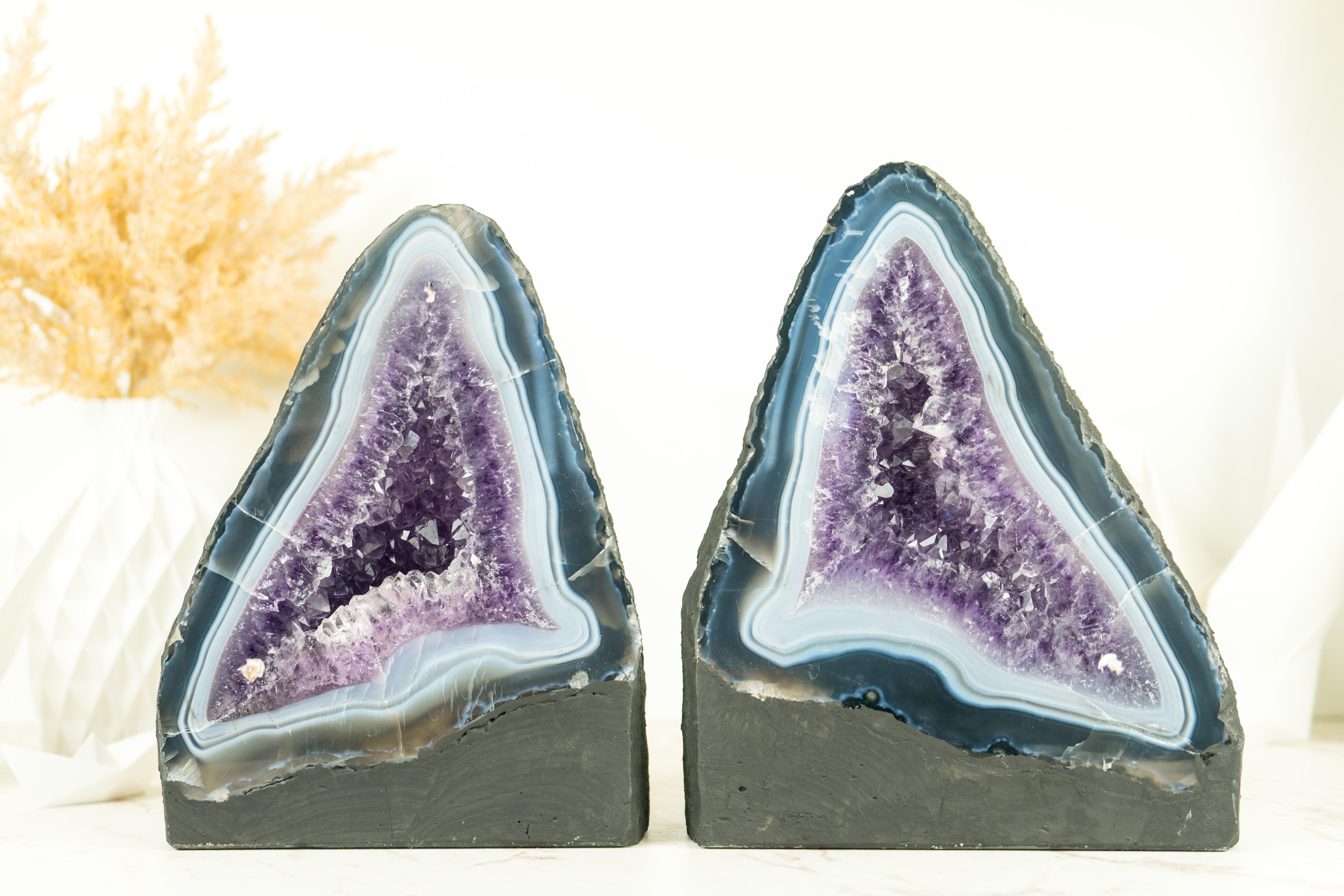 Pair of Book-Matching Blue Lace Agate Geodes with Crystal Amethyst For Sale 2