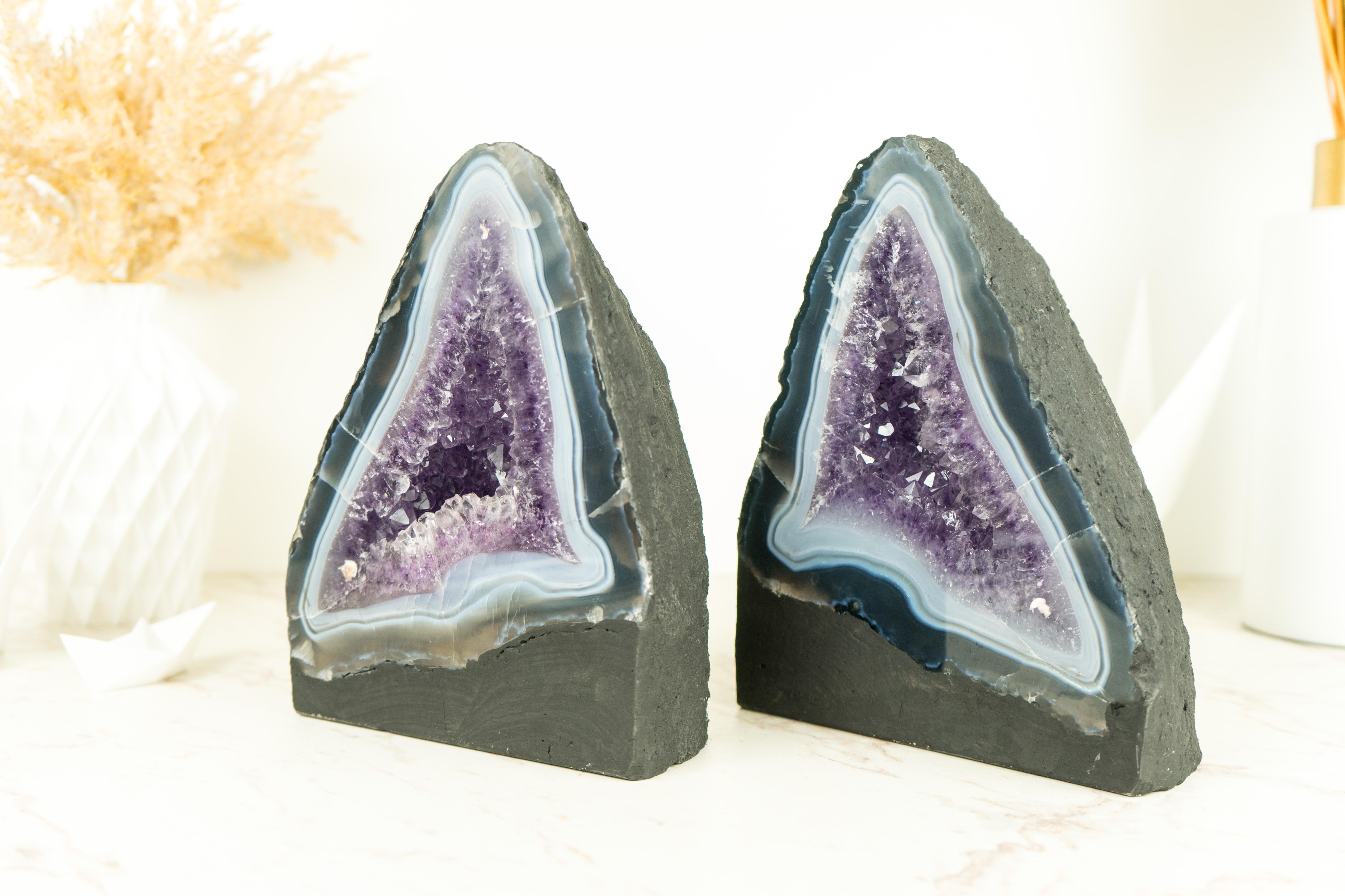 Pair of Book-Matching Blue Lace Agate Geodes with Crystal Amethyst For Sale 3