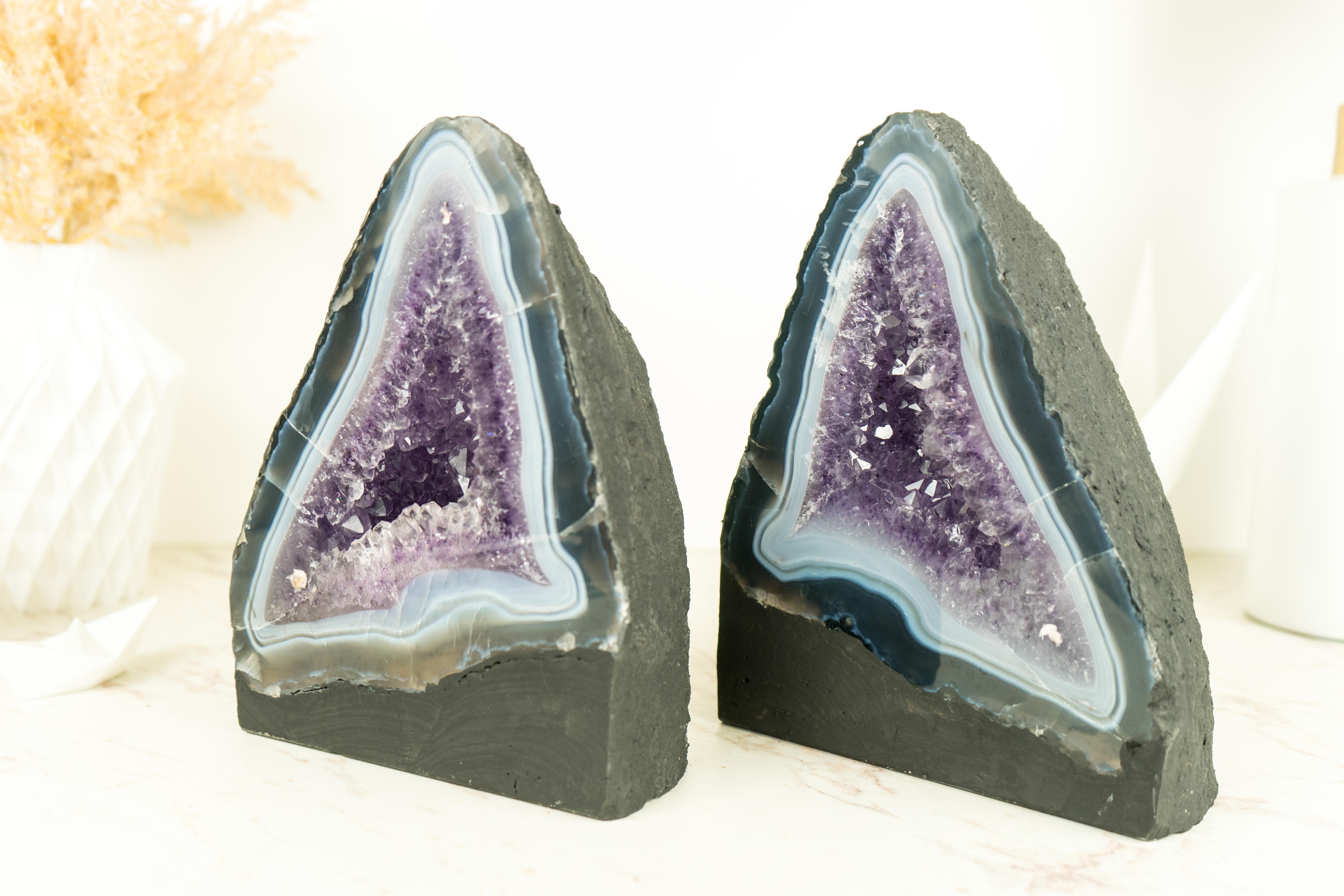 Pair of Book-Matching Blue Lace Agate Geodes with Crystal Amethyst For Sale 4