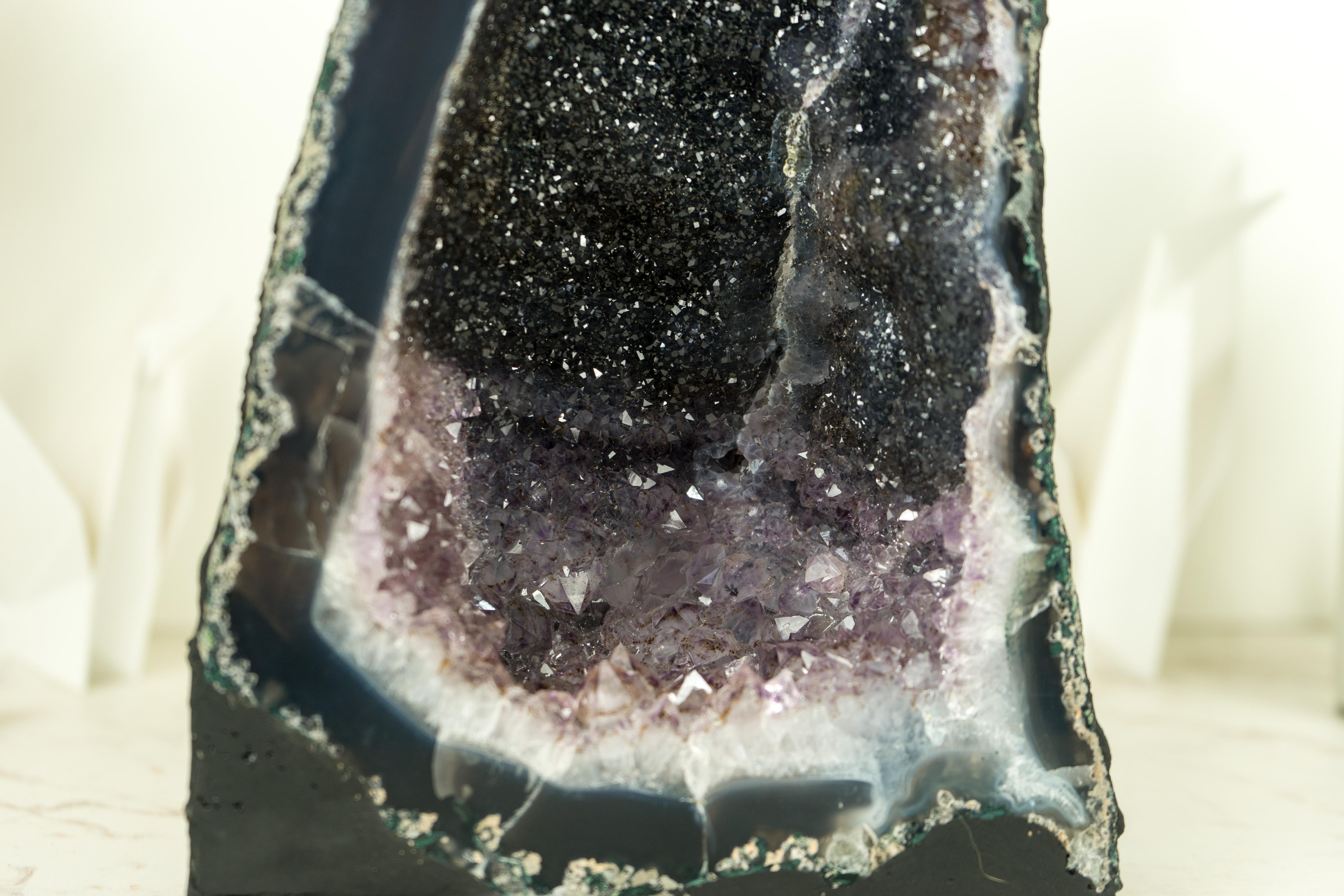 Ein Paar Buchstützen natürlicher Galaxy Amethyst-Geodes mit Achat Matrix im Angebot 13