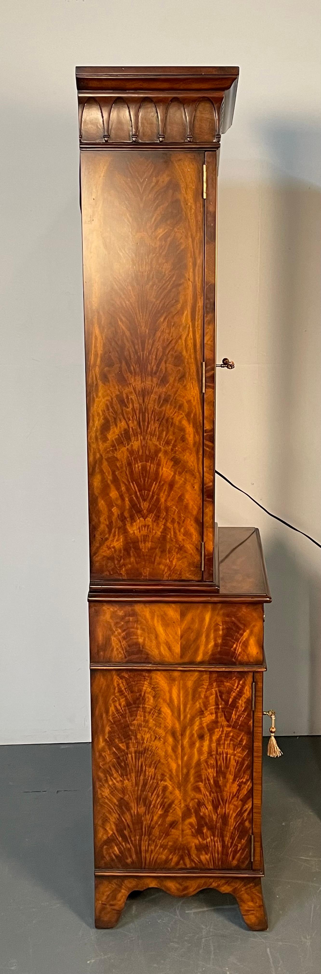 Theodore Alexander, Sheraton Style, Bookcases, Flame Mahogany, Glass, 1970s For Sale 2