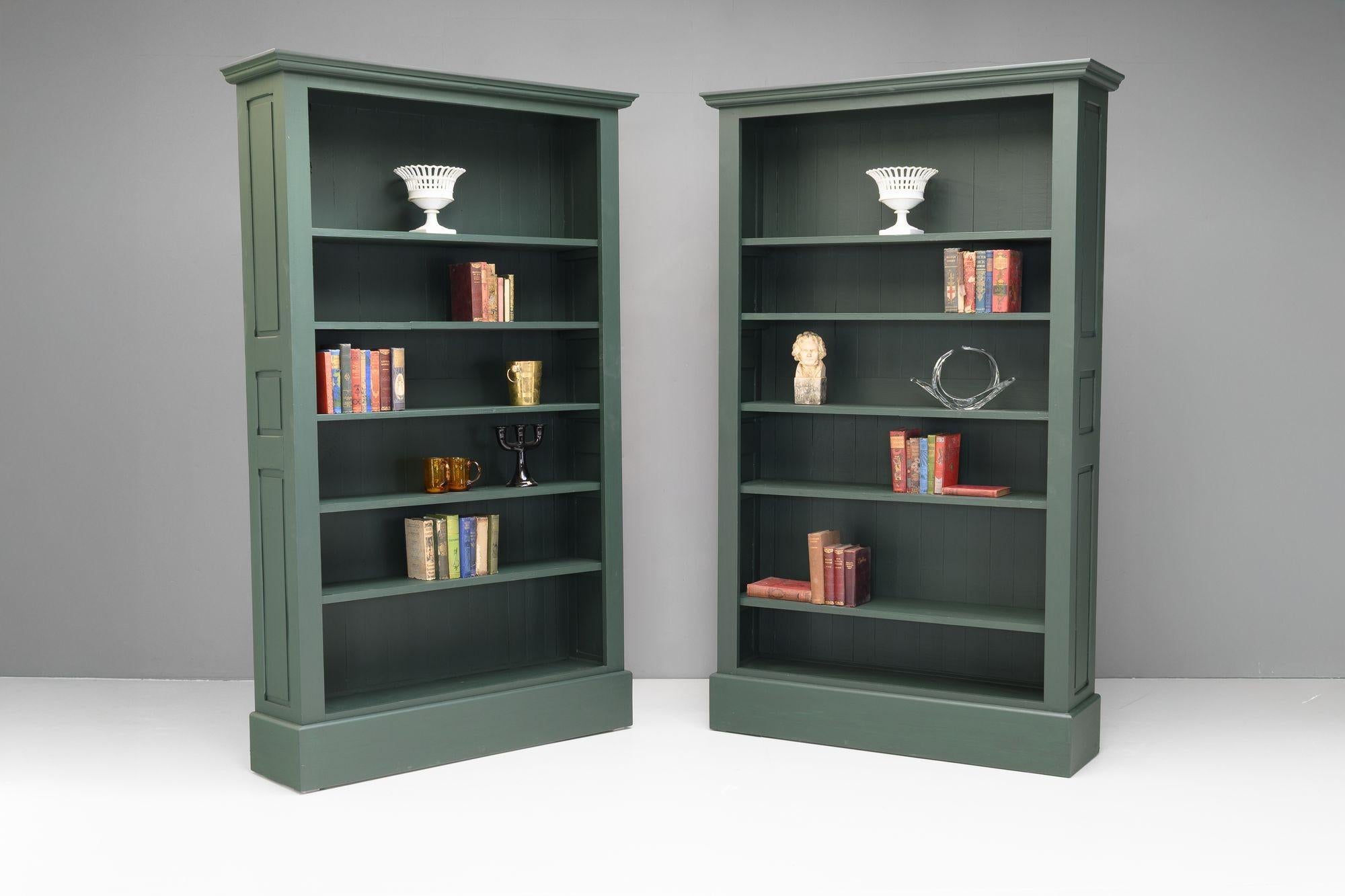 Pair of Bookcases en vente 2
