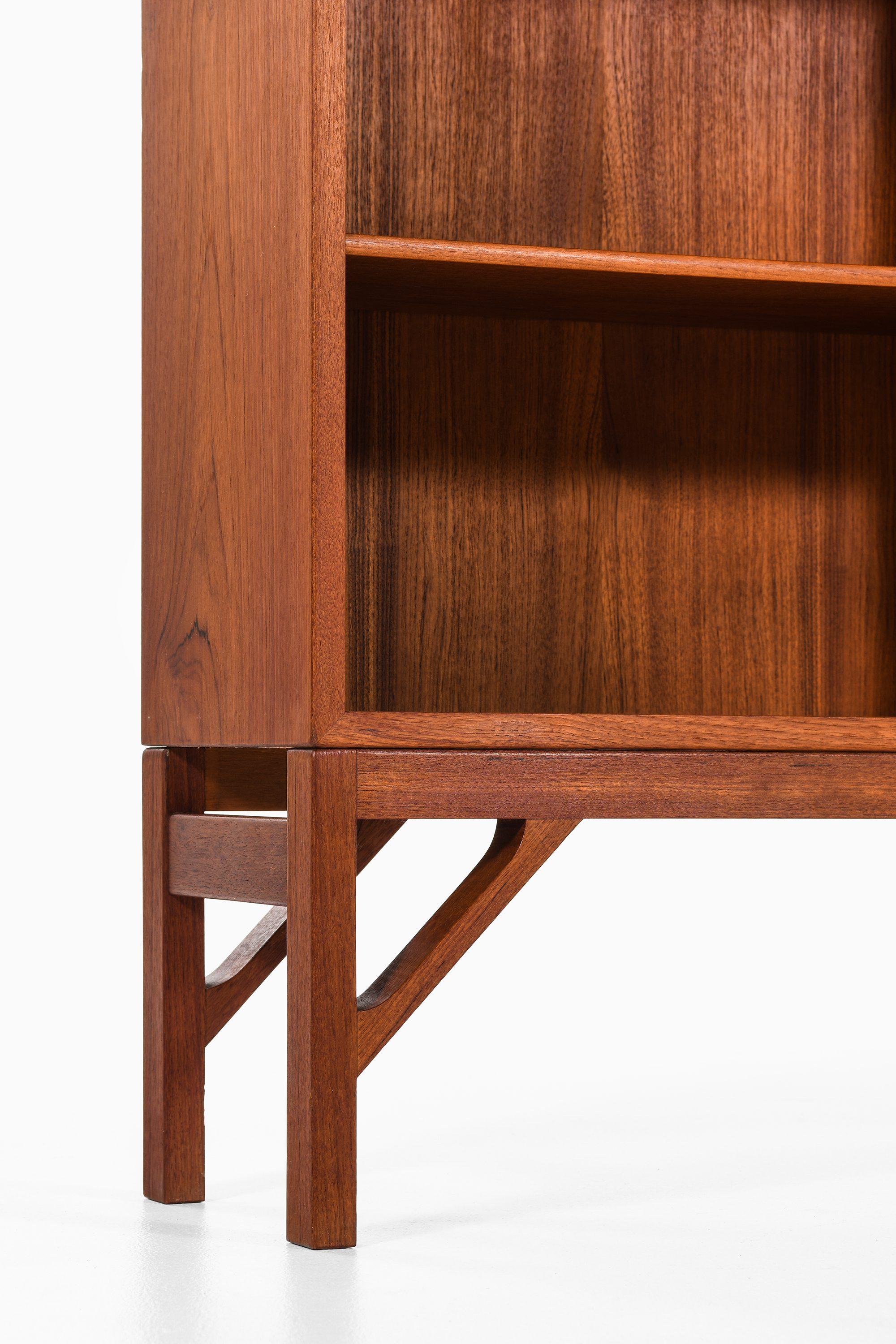Coppia di librerie in teak di Børge Mogensen, anni '50

Informazioni aggiuntive:
Materiale: Teak
Stile: Metà secolo, Scandinavo
Prodotto da C.M. Madsen in Danimarca
Dimensioni (L. x P. x H.): 122 x 26 x 160 cm
