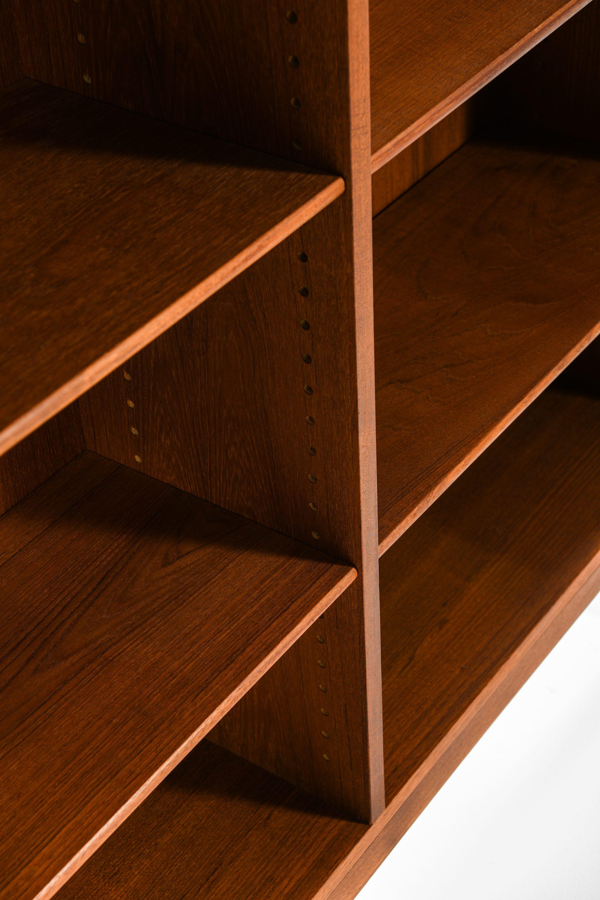 Mid-Century moderno Coppia di librerie in teak di Børge Mogensen, anni '50 in vendita